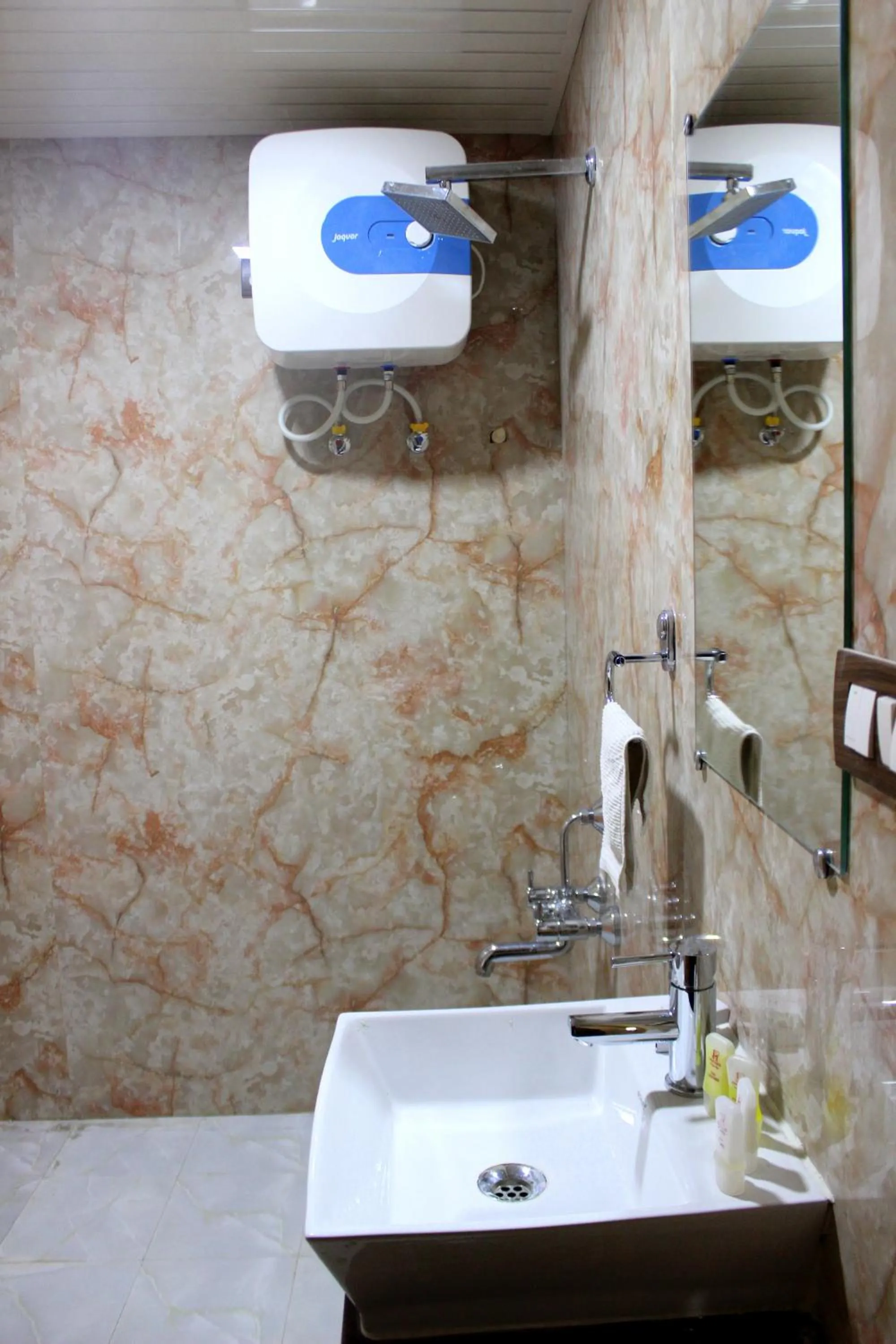 Hotel Toppers Corner