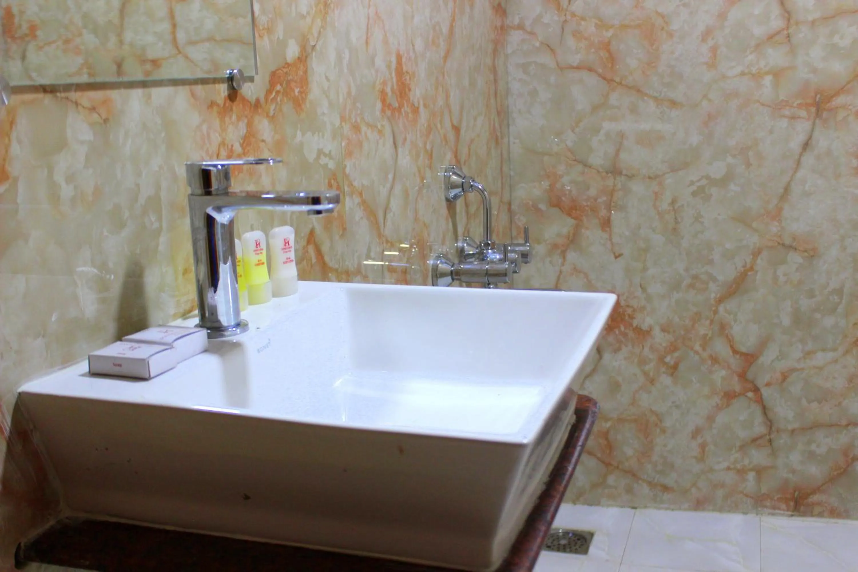 Hotel Toppers Corner