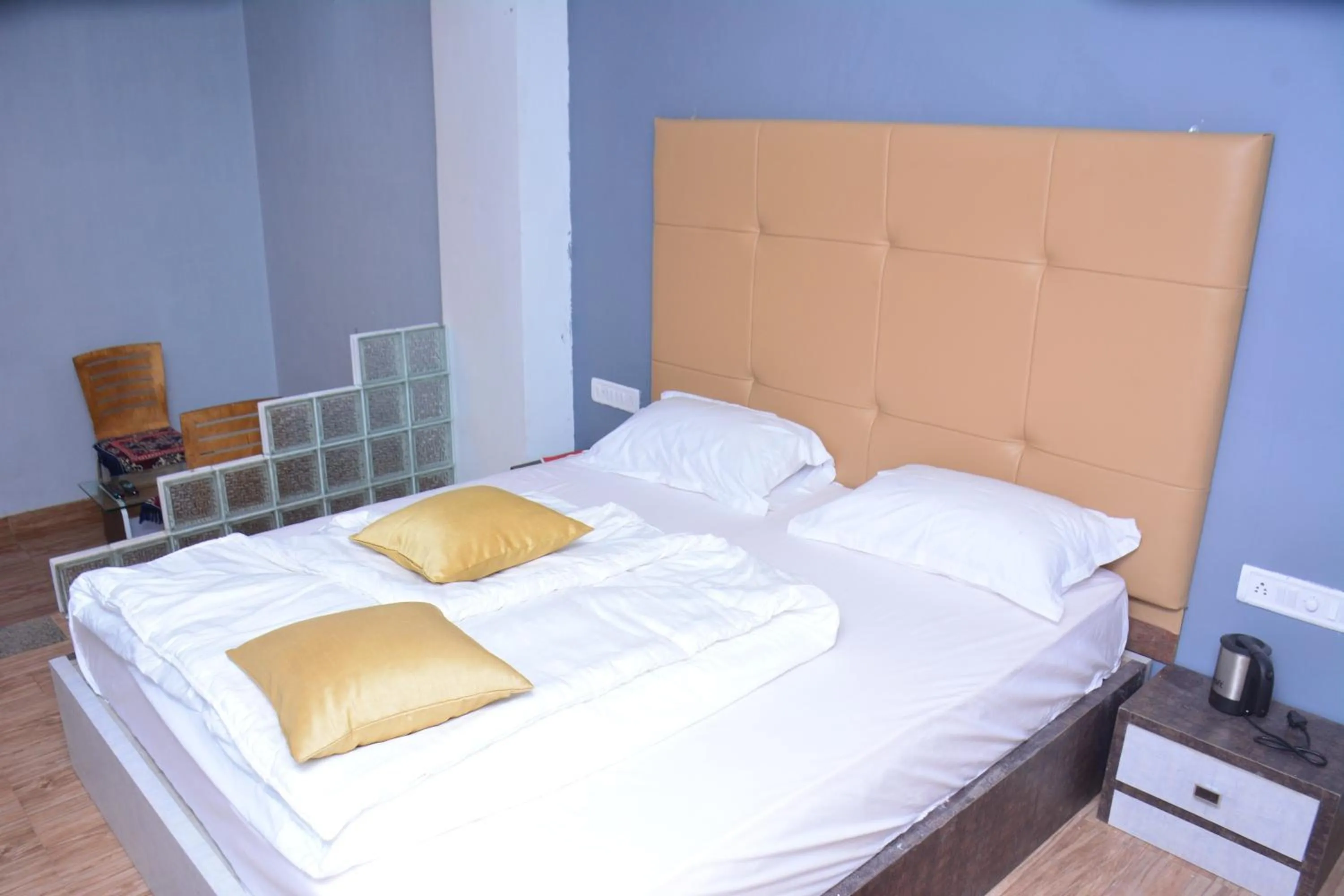 Hotel Toppers Corner