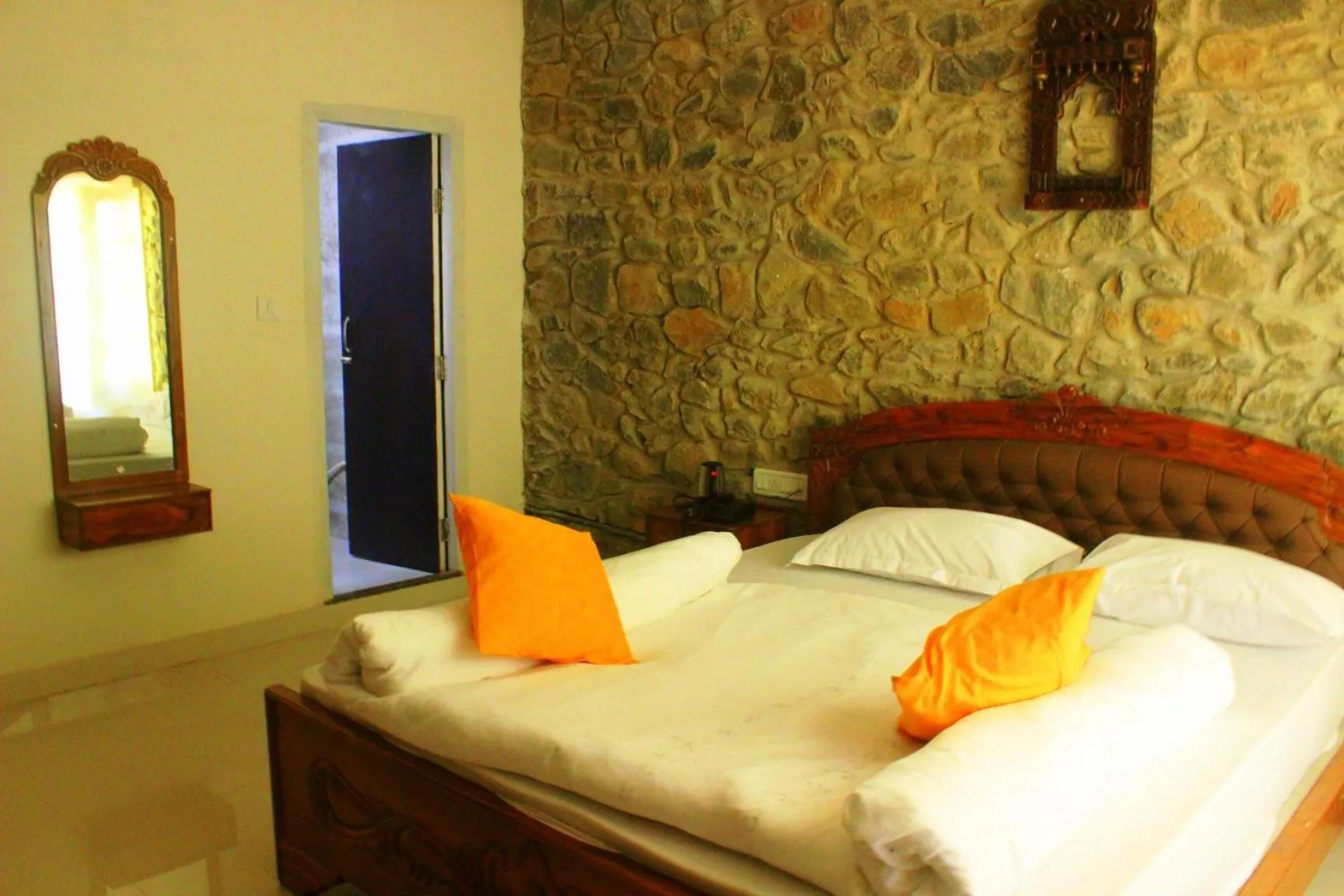 Hotel Toppers Corner