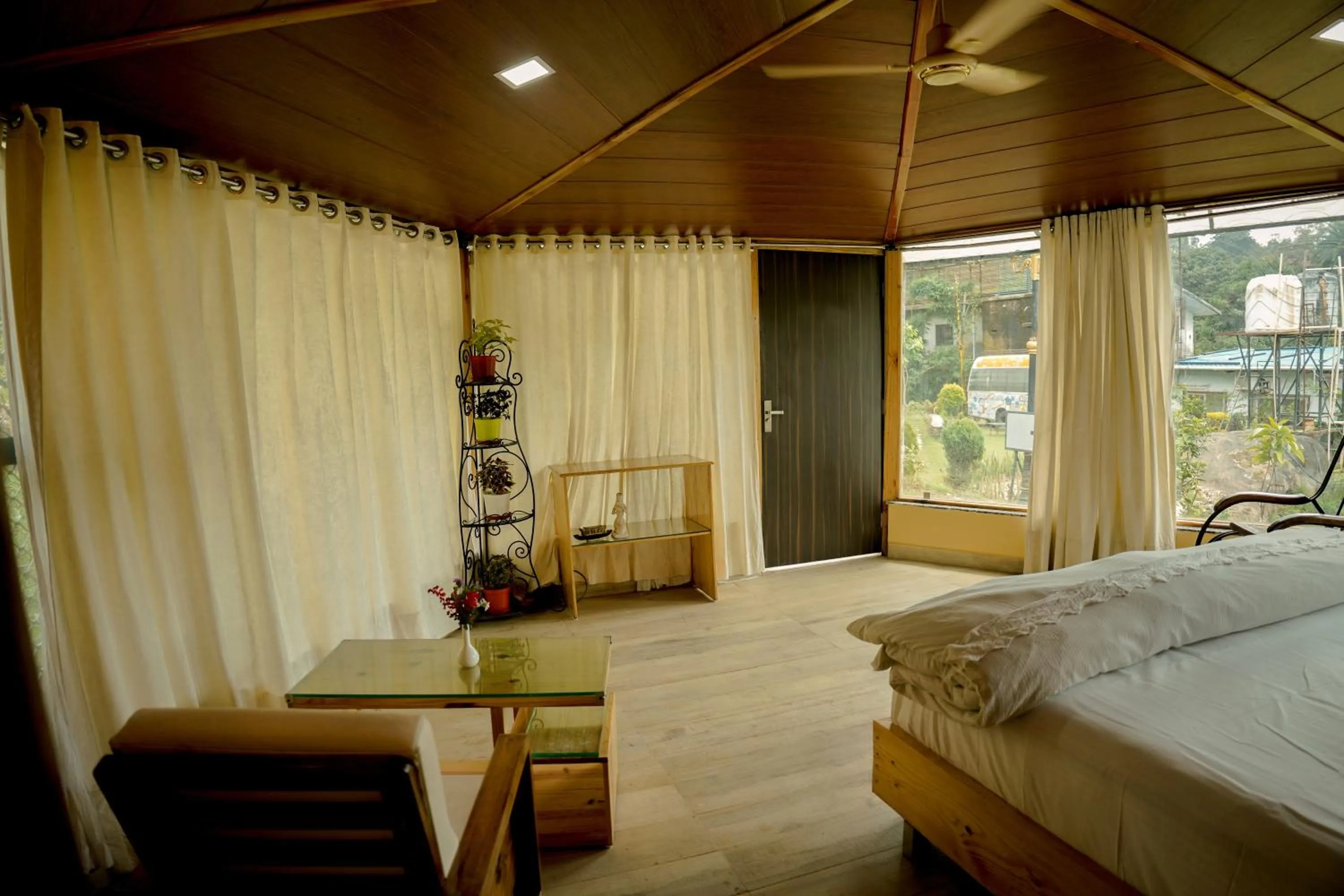 Hotel Toppers Corner