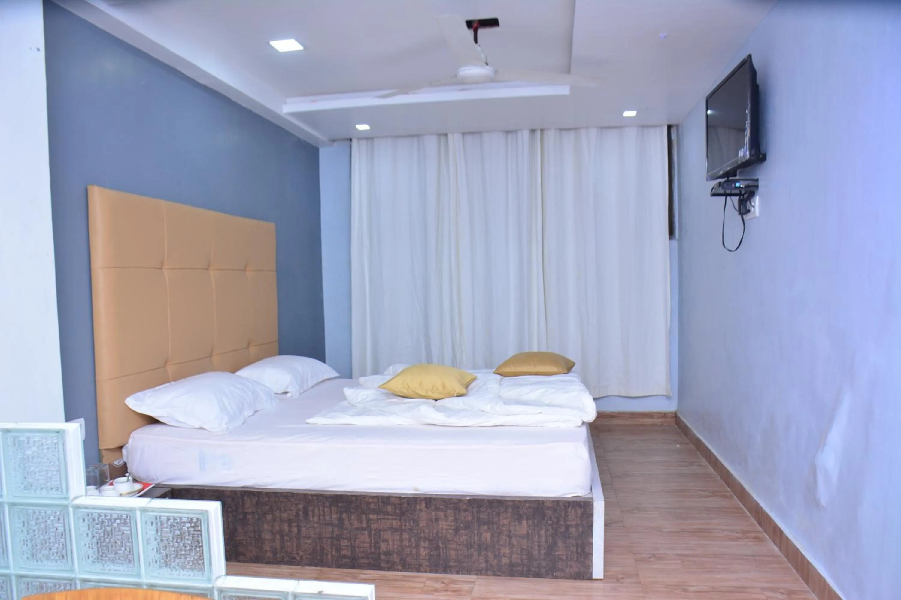 Hotel Toppers Corner