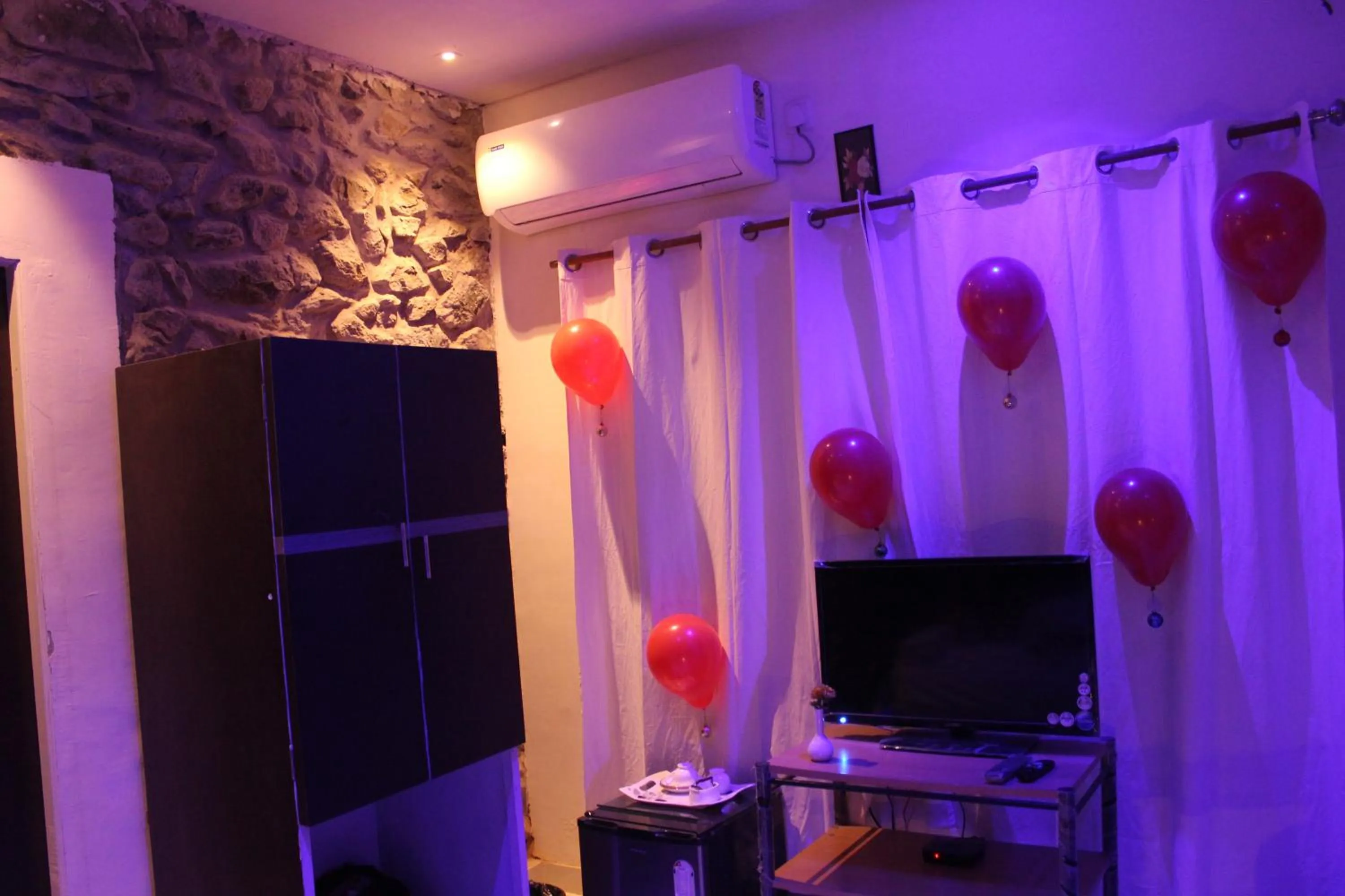 Hotel Toppers Corner