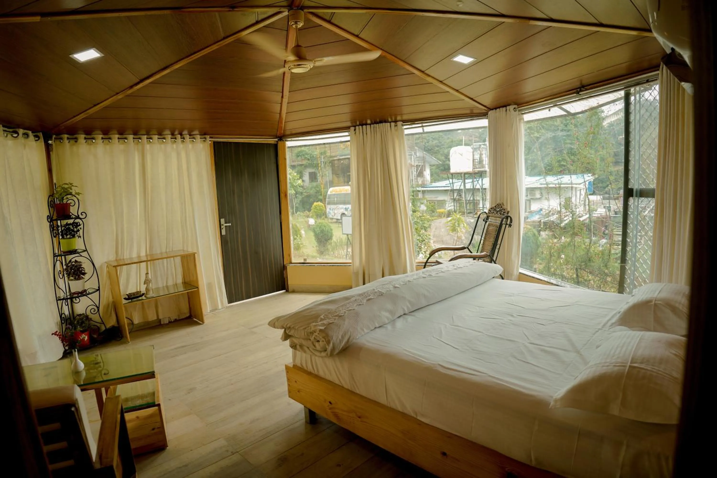 Hotel Toppers Corner