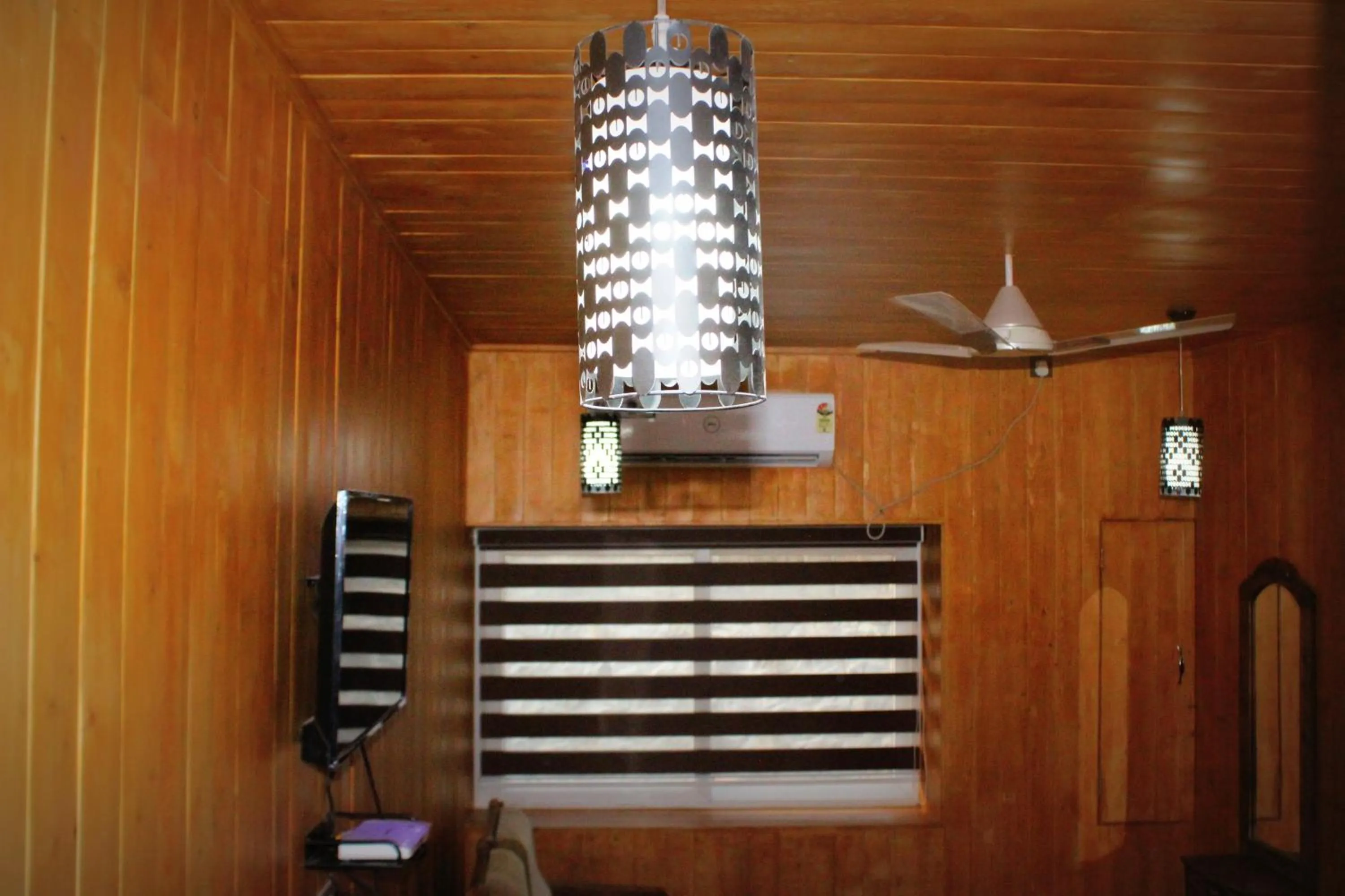 Hotel Toppers Corner