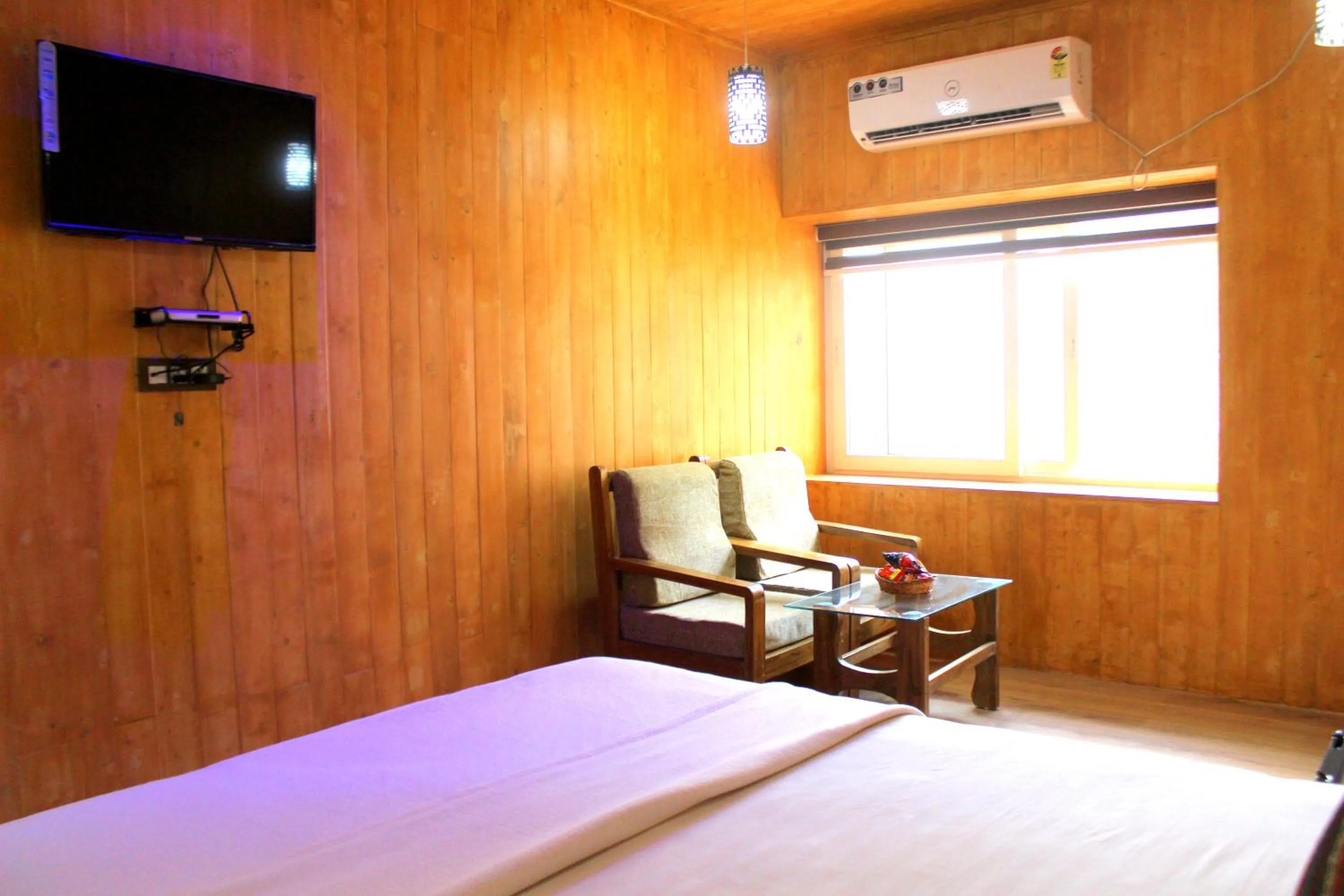 Hotel Toppers Corner