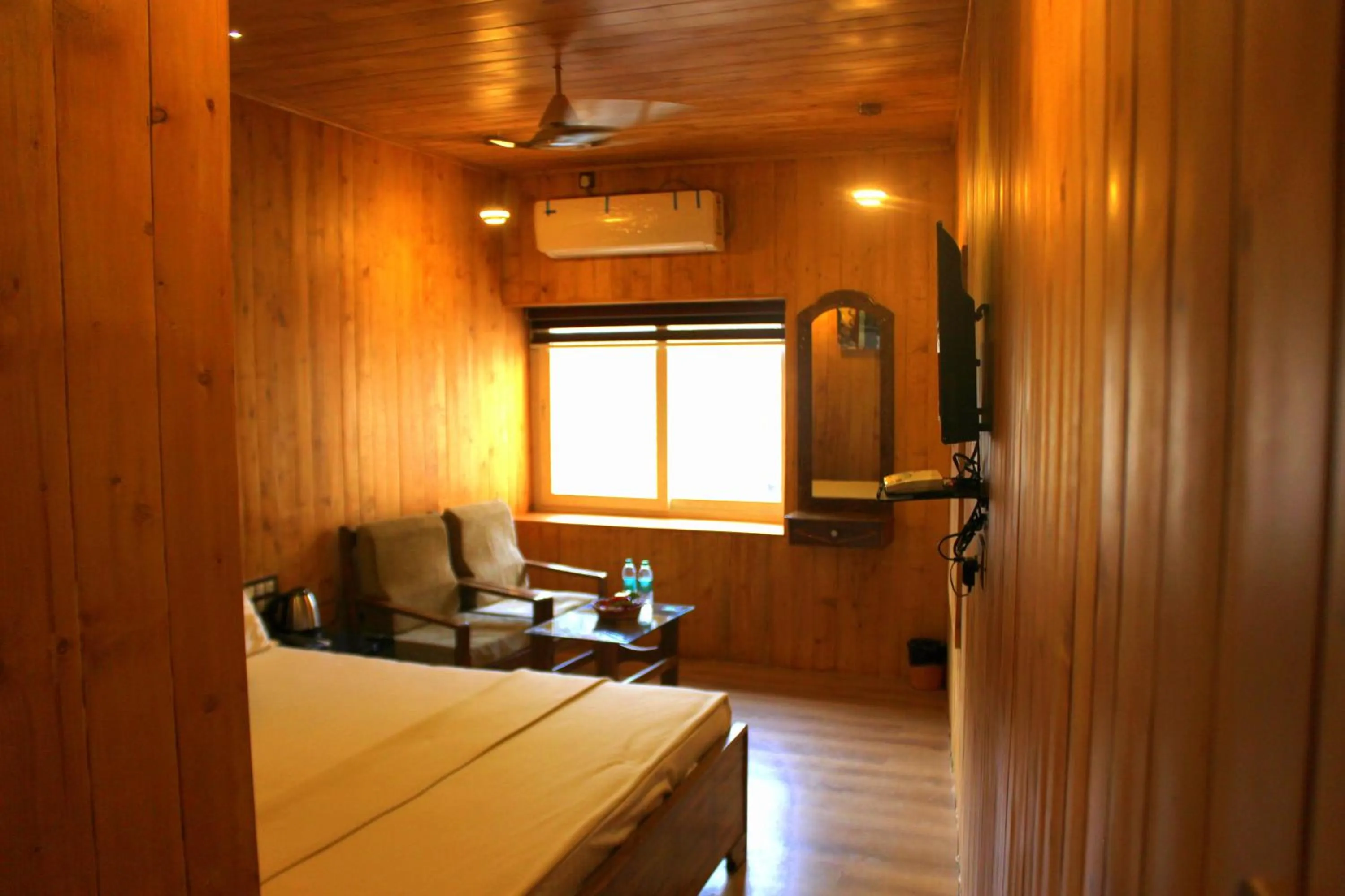 Hotel Toppers Corner