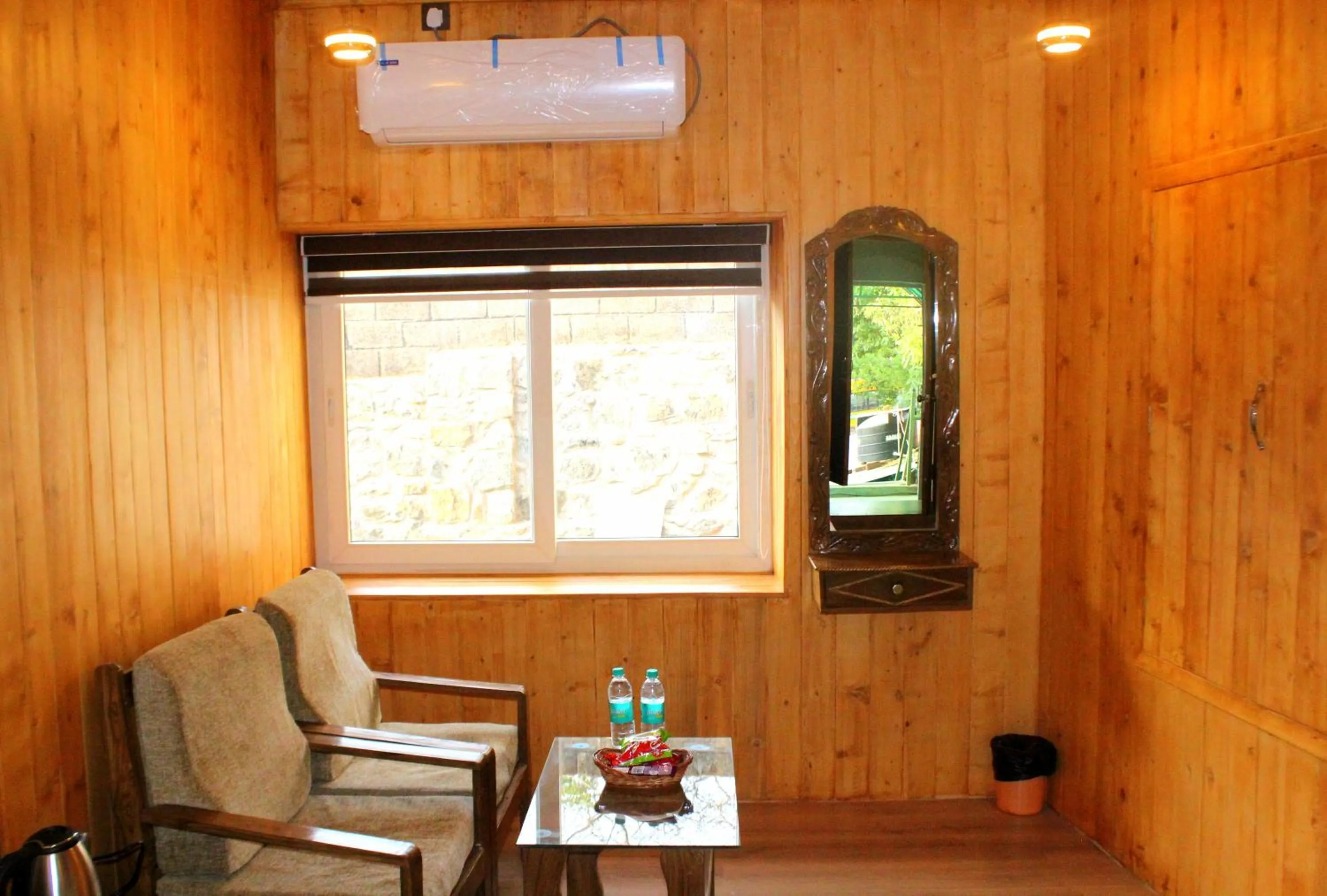 Hotel Toppers Corner