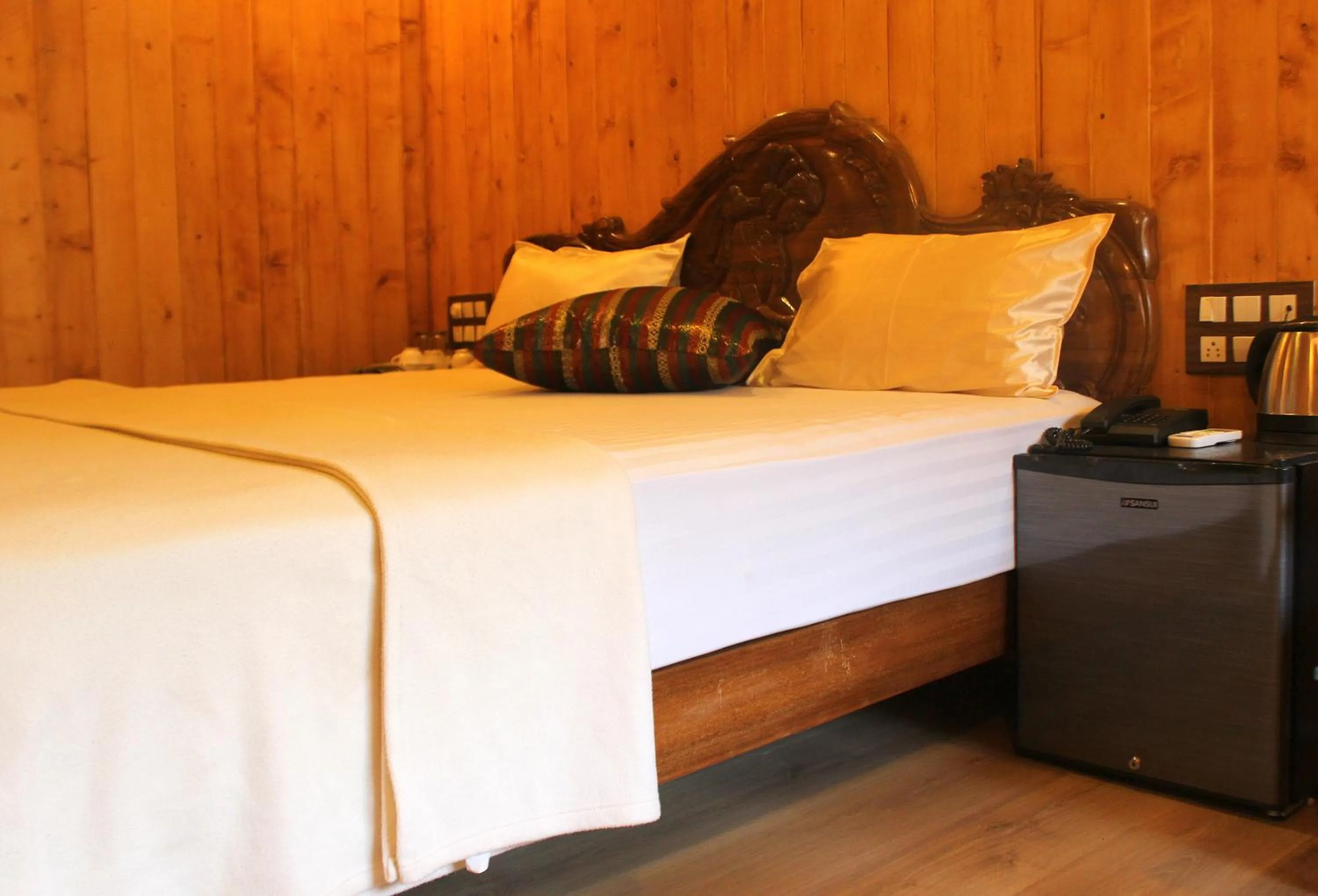 Hotel Toppers Corner