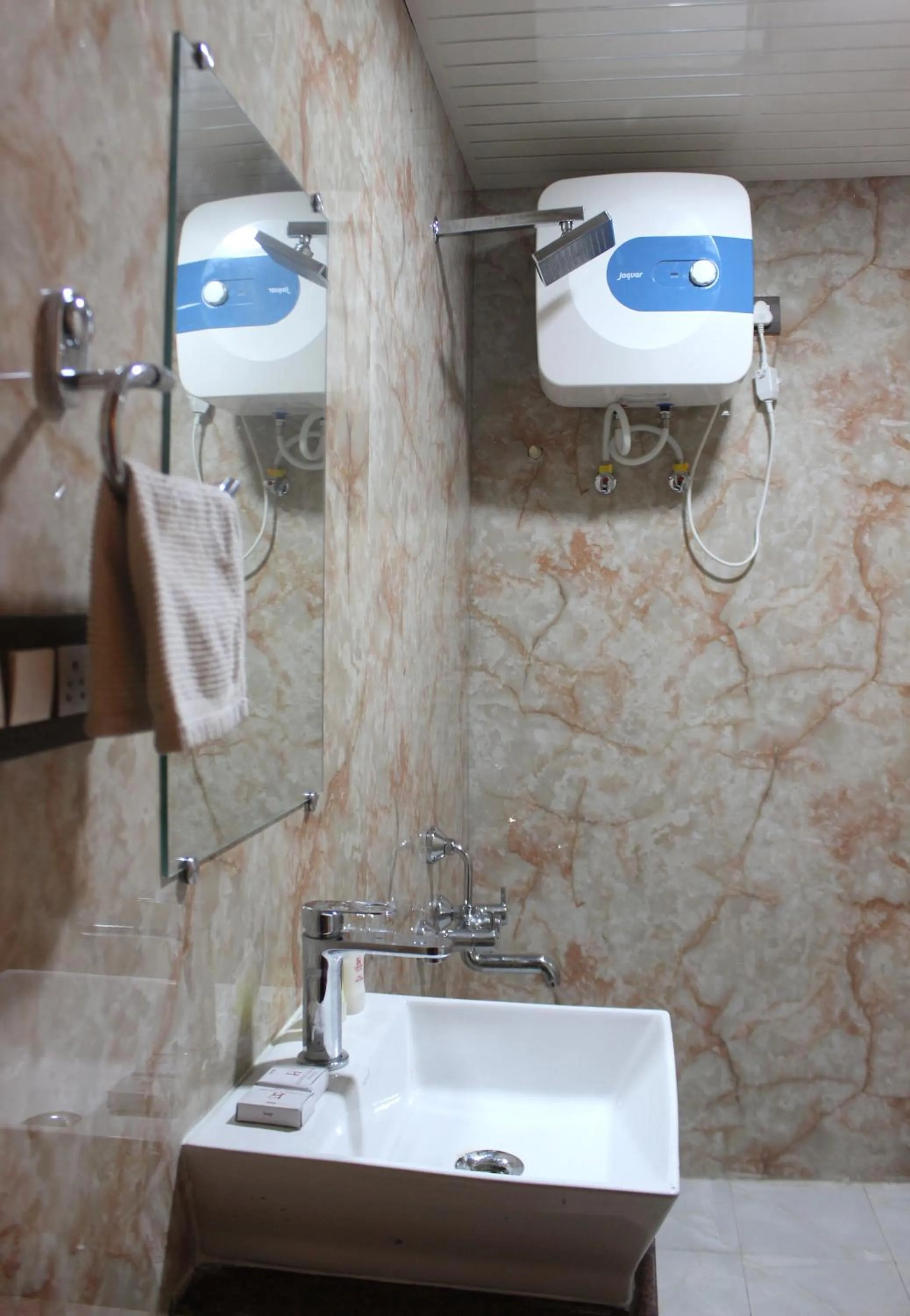 Hotel Toppers Corner