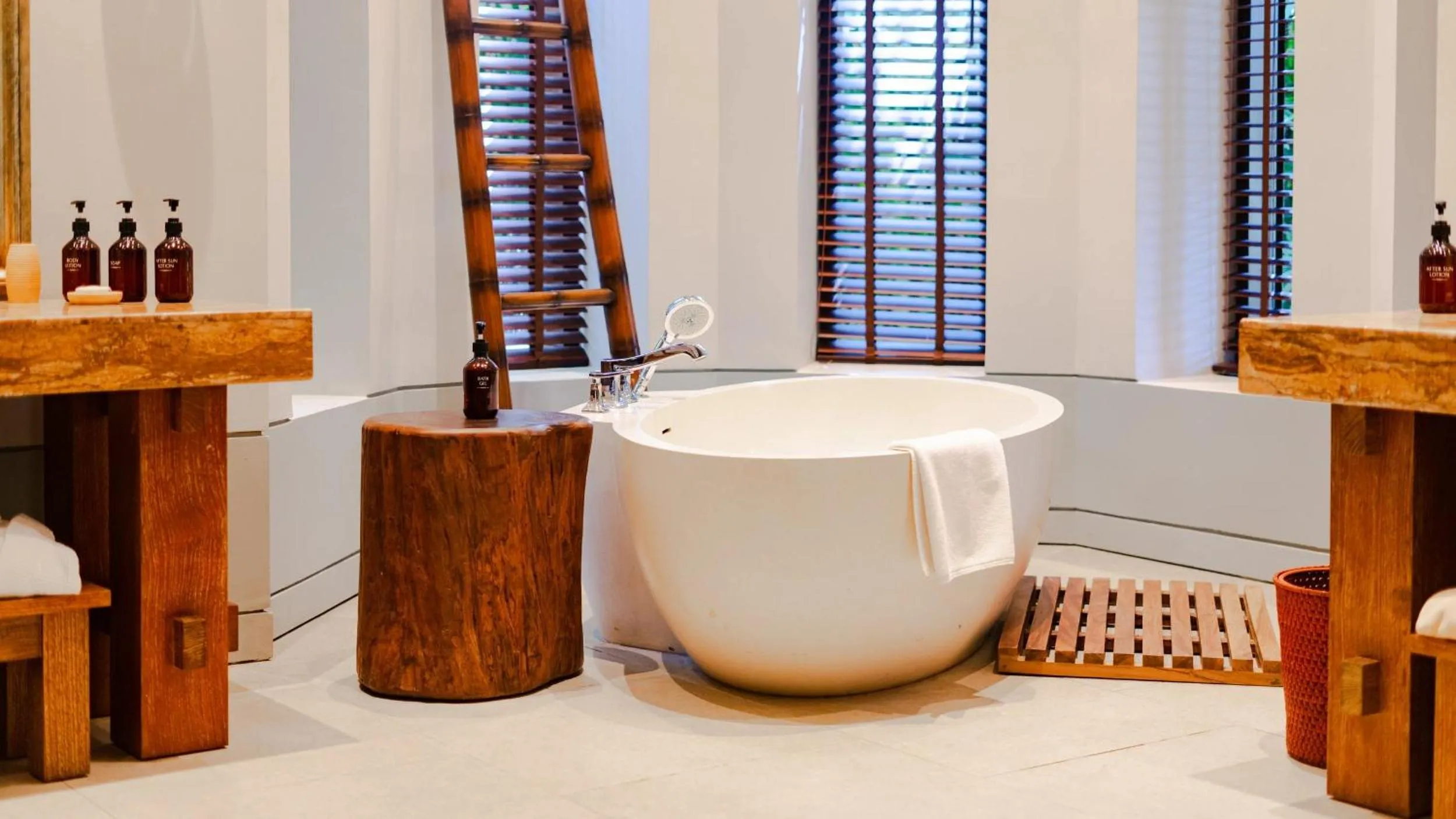 Bathroom in Cape Weligama - Relais and Chateaux