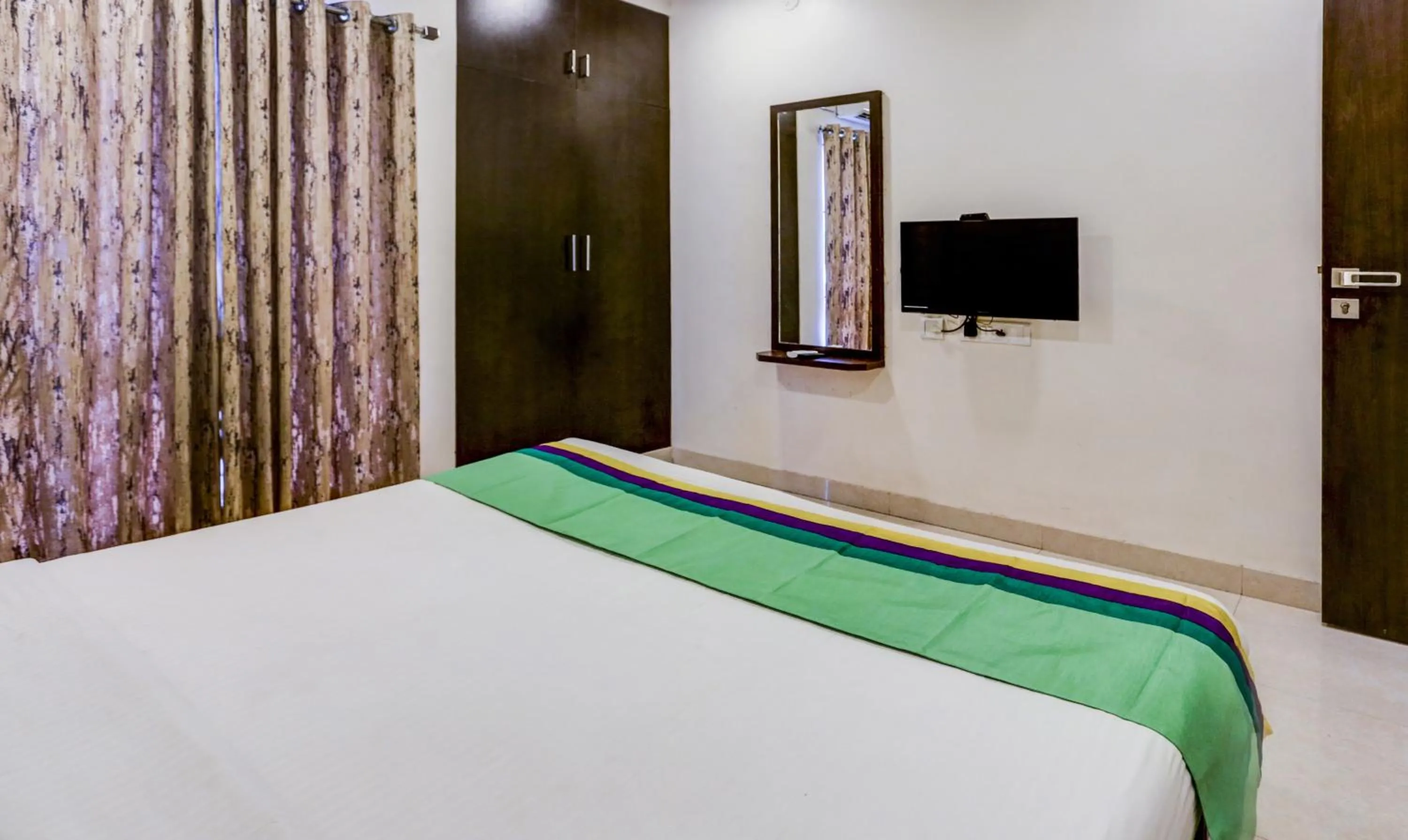 TV and multimedia, Bed in Hotel Royal Elite Madurai