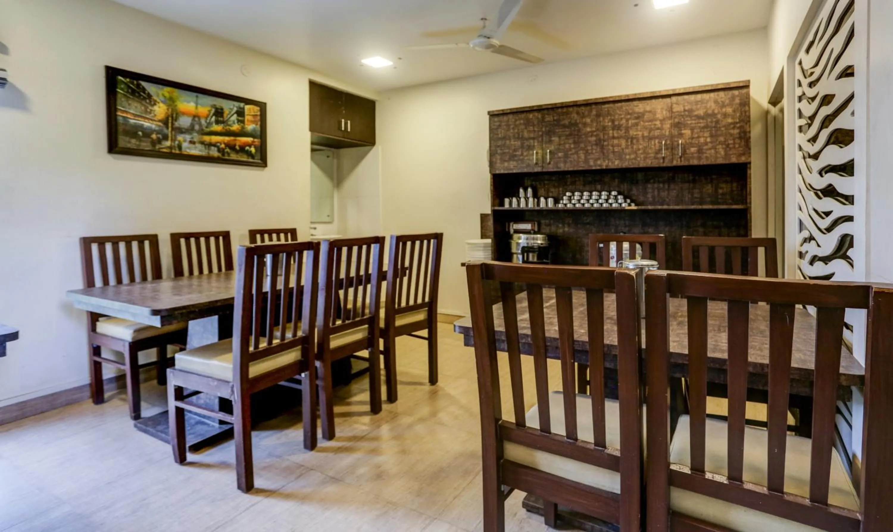 Dining area in Hotel Royal Elite Madurai