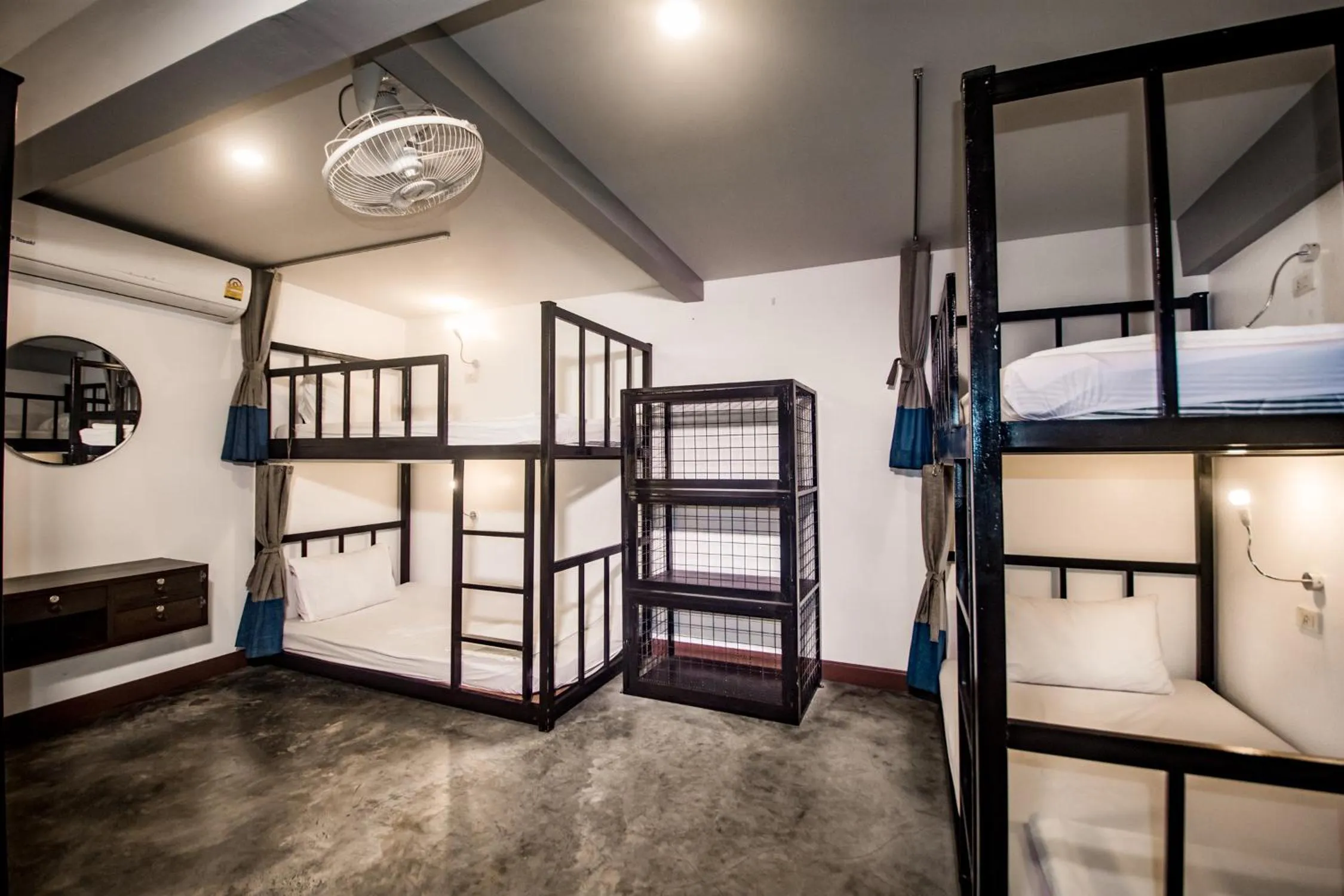 bunk bed, Bed in Balcony Party Hostel - 18-40
