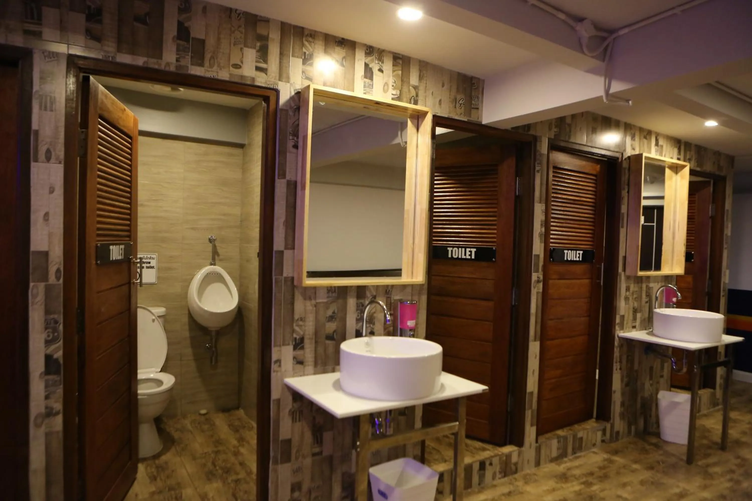 Bathroom in Balcony Party Hostel - 18-40