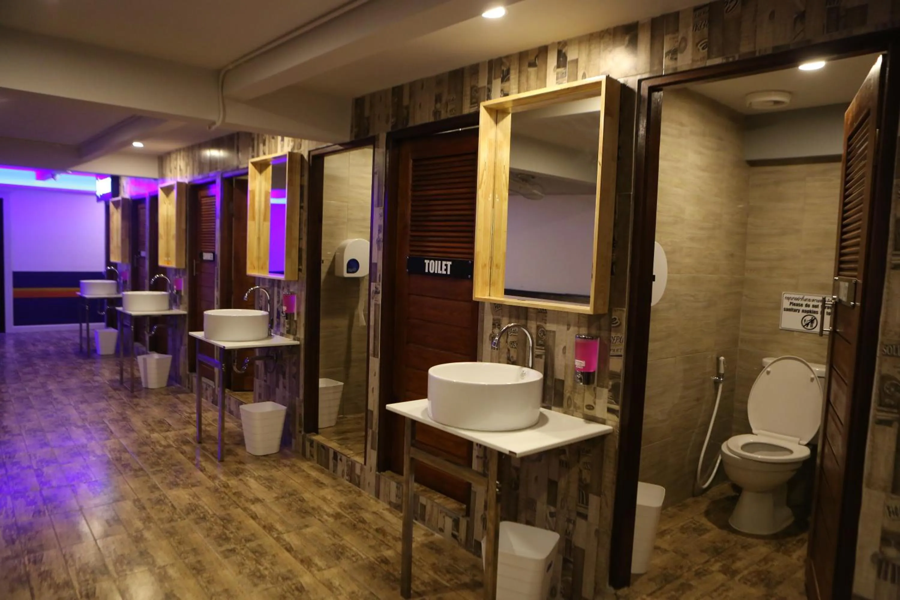 Bathroom in Balcony Party Hostel - 18-40