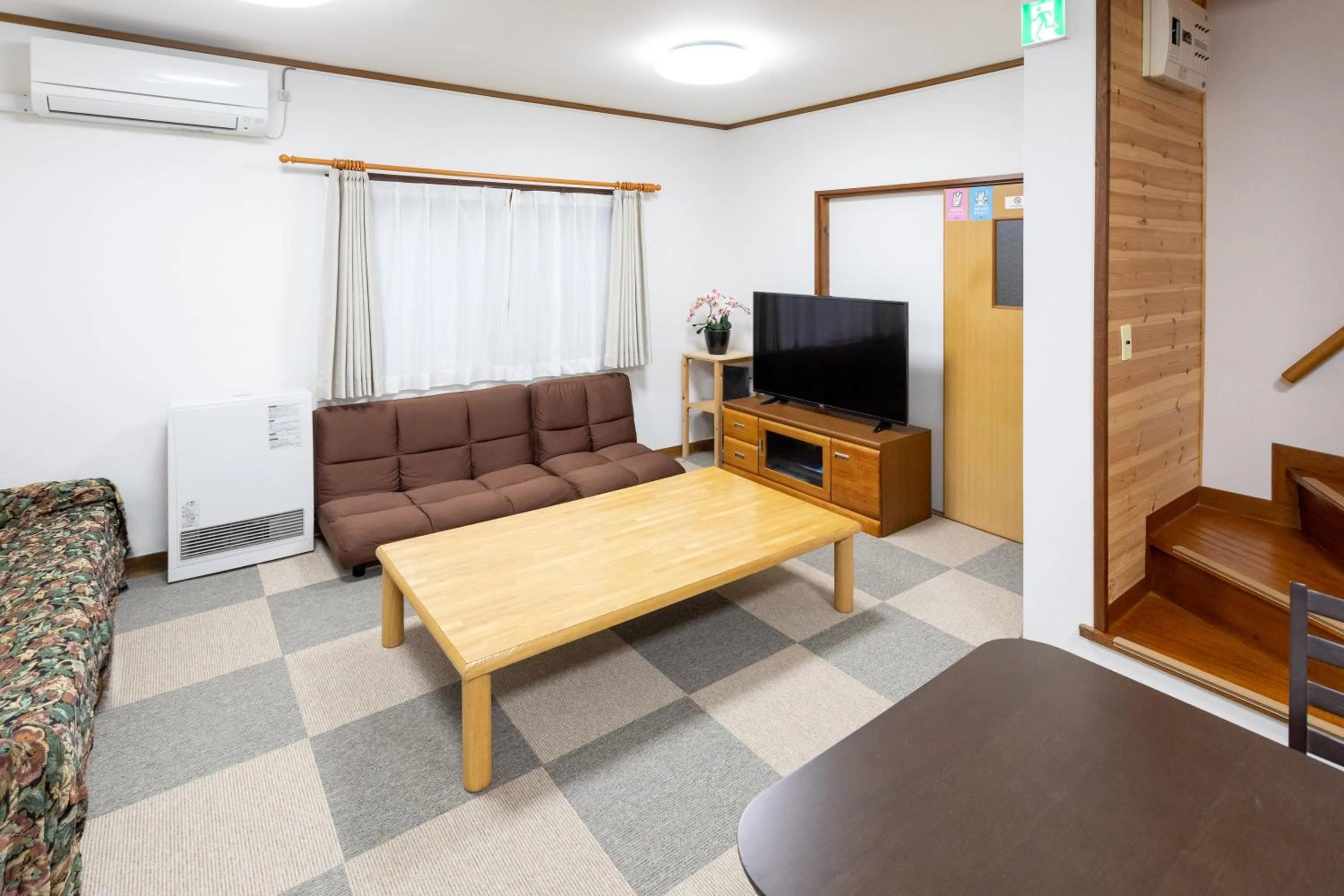 TV and multimedia in Pension Eastmountain Hakuba