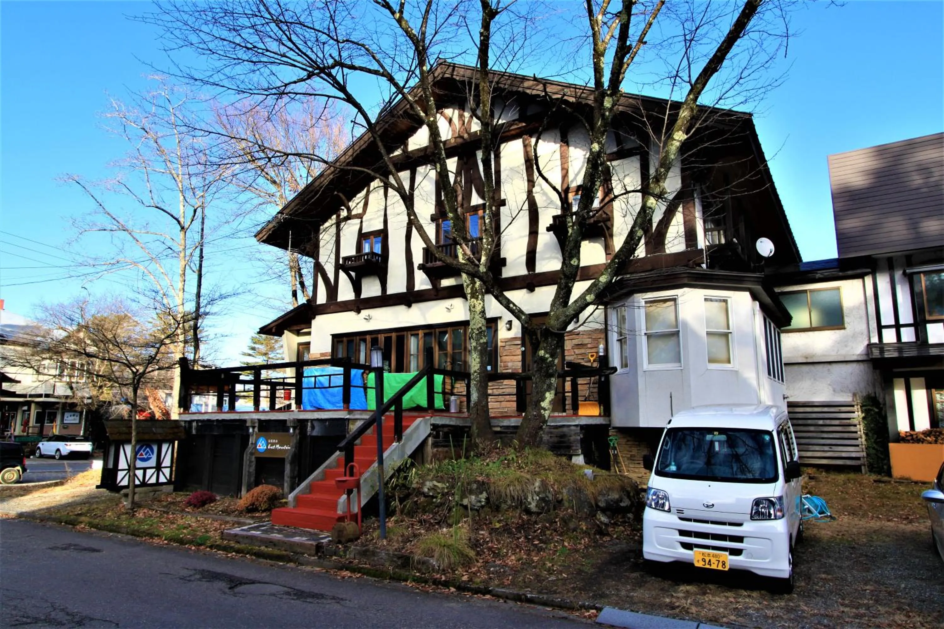 Facade/entrance in Pension Eastmountain Hakuba