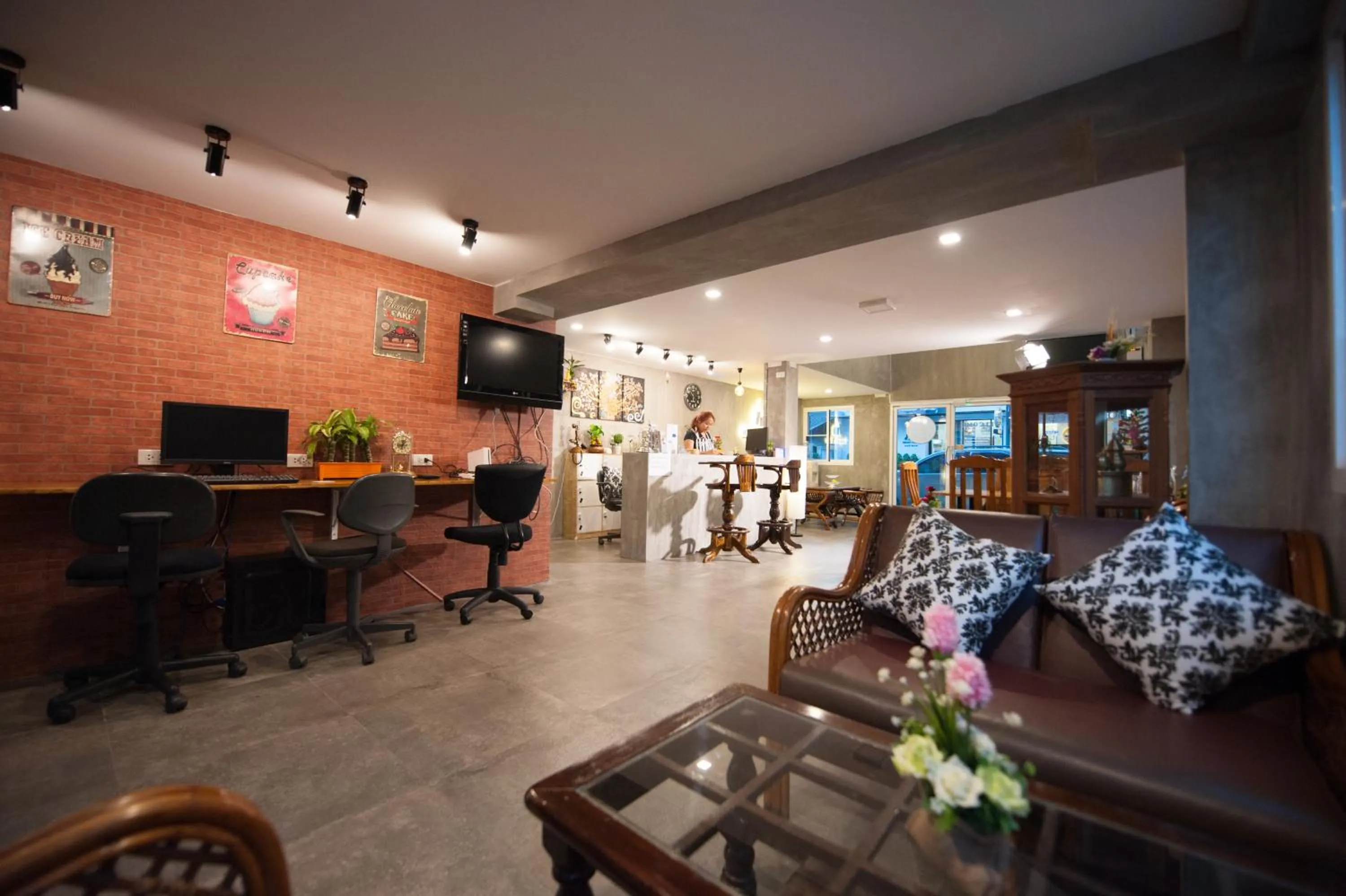 Communal lounge/ TV room in Hoppers Place Donmuang