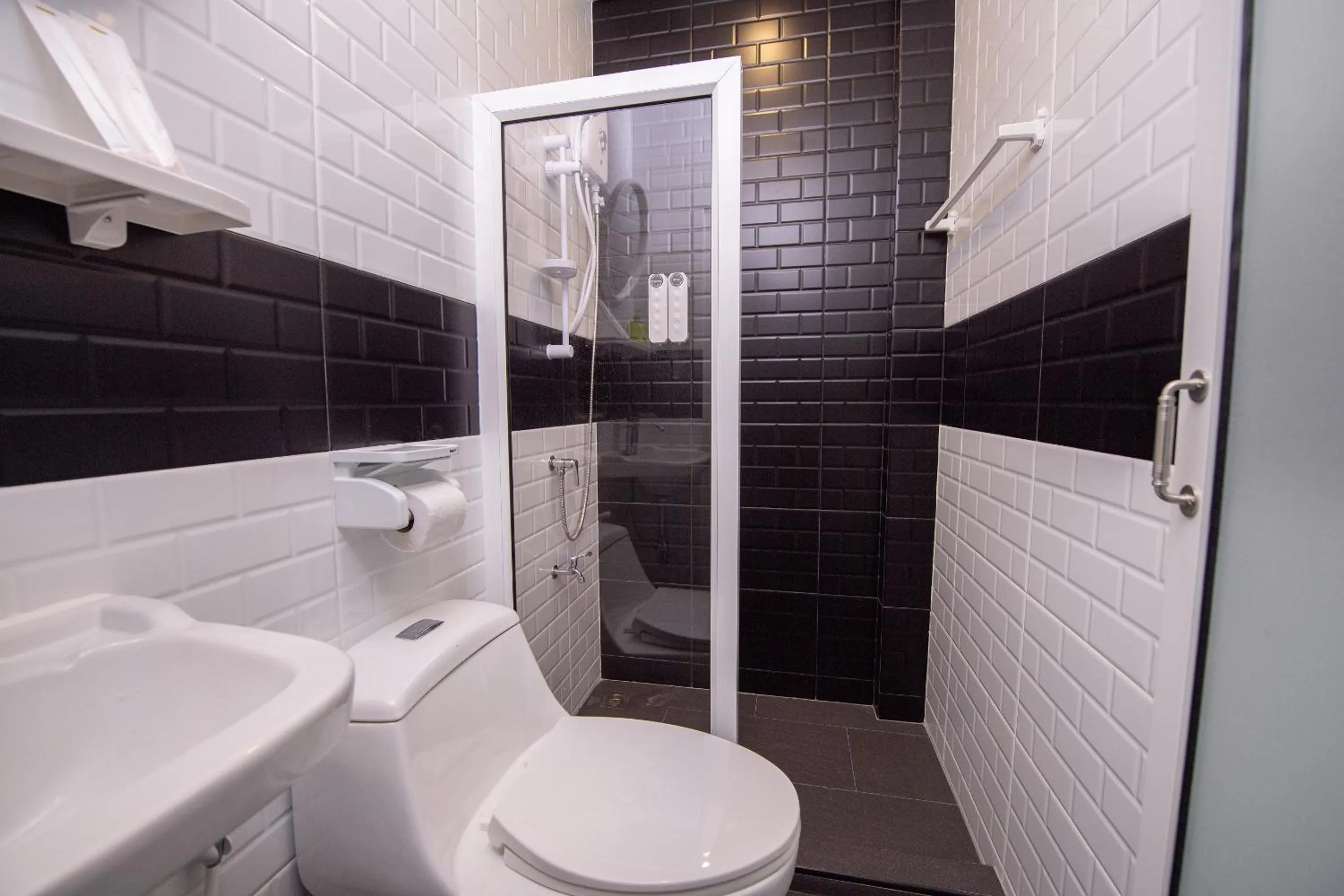 Bathroom in Hoppers Place Donmuang