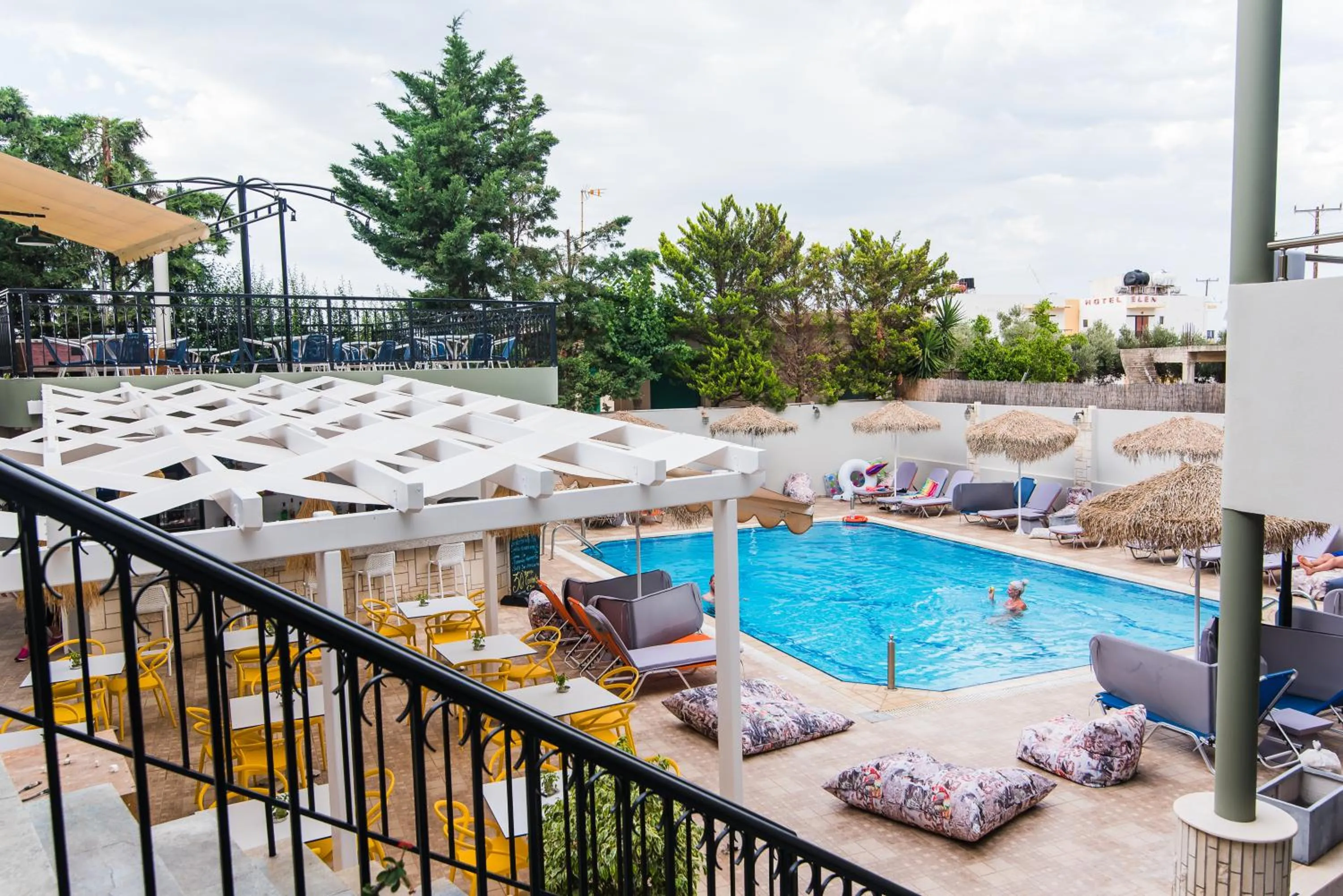 Swimming pool in Sunshine Studios