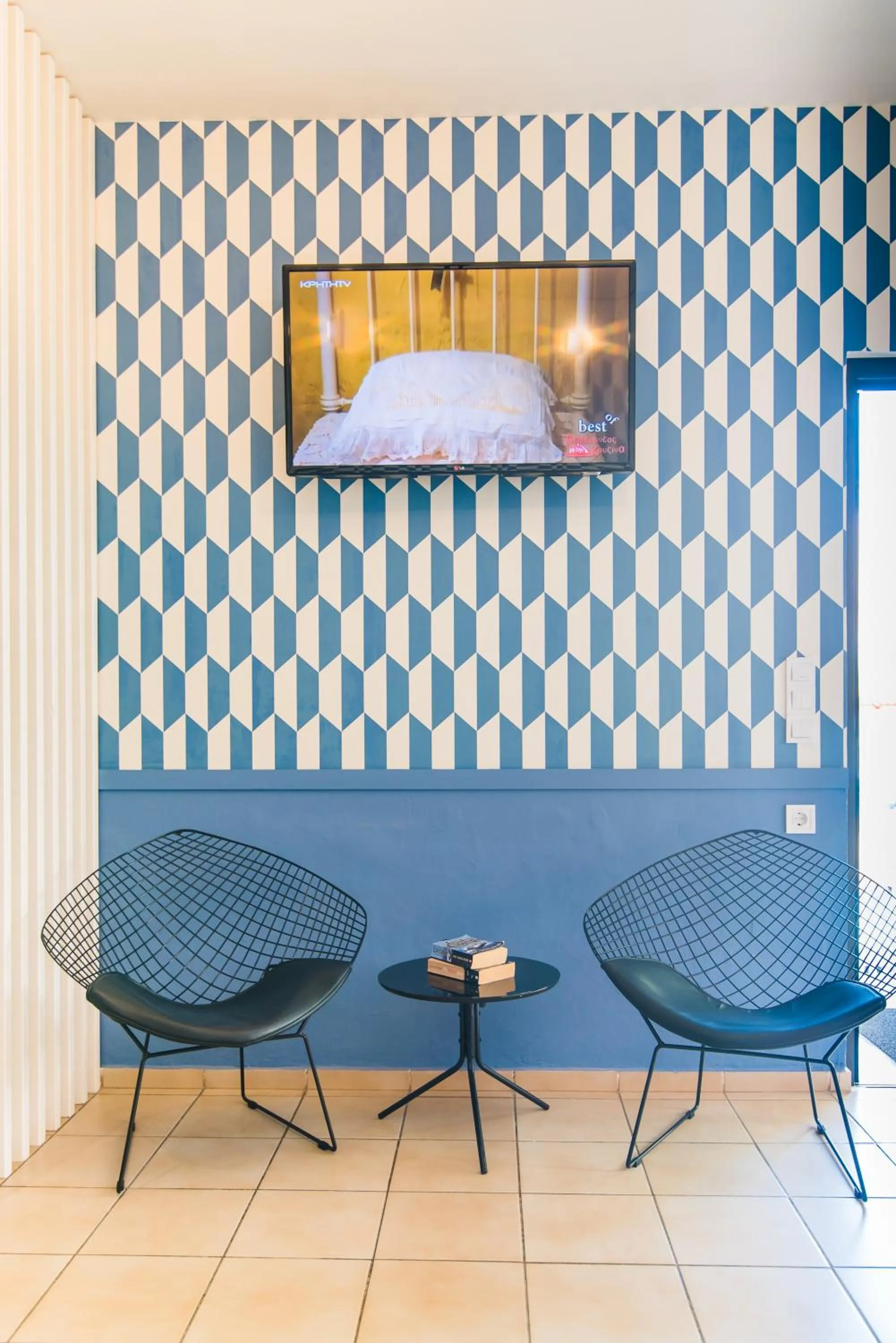 Communal lounge/ TV room in Sunshine Studios