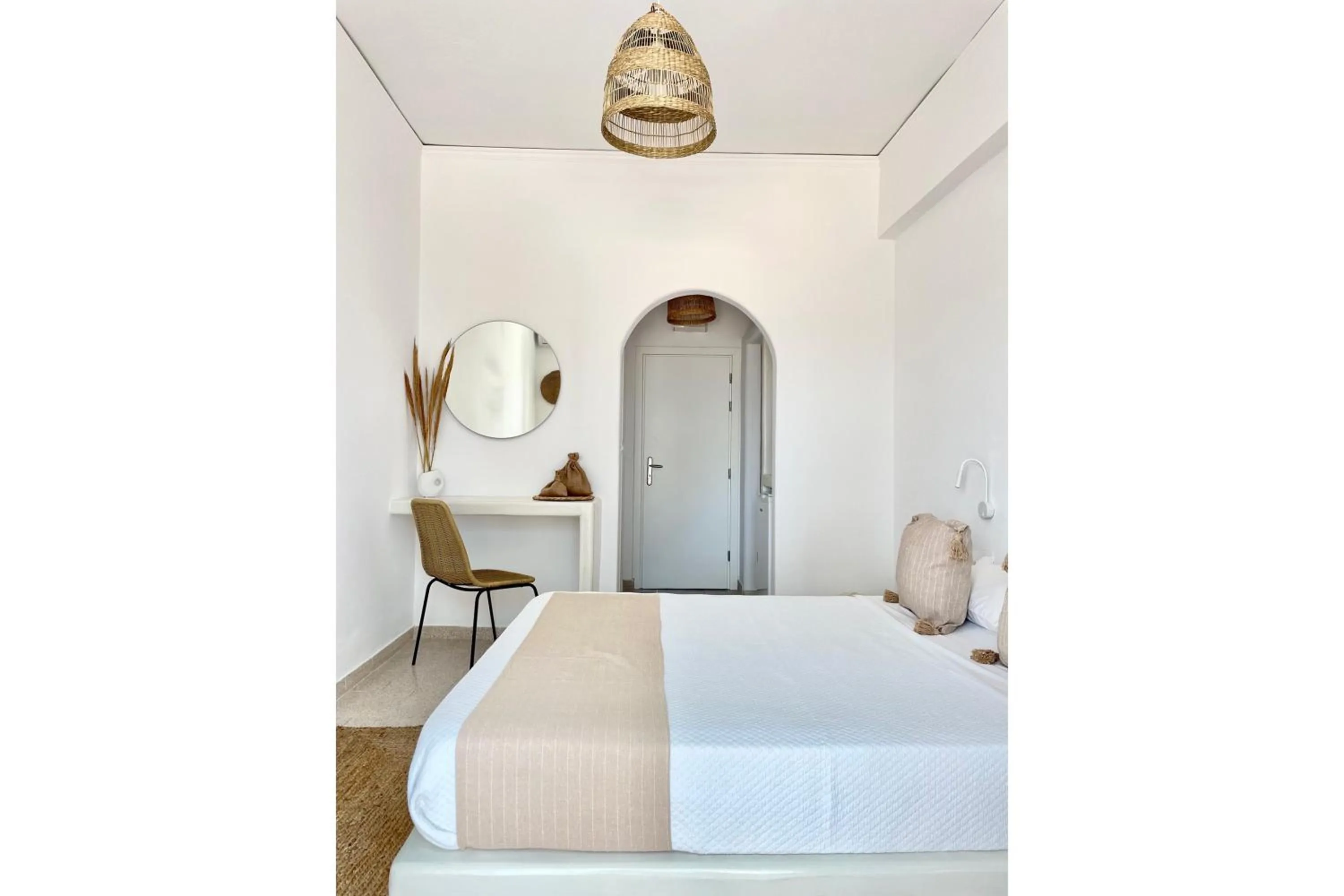 Bedroom, Bed in Cal Day Rooms Santorini