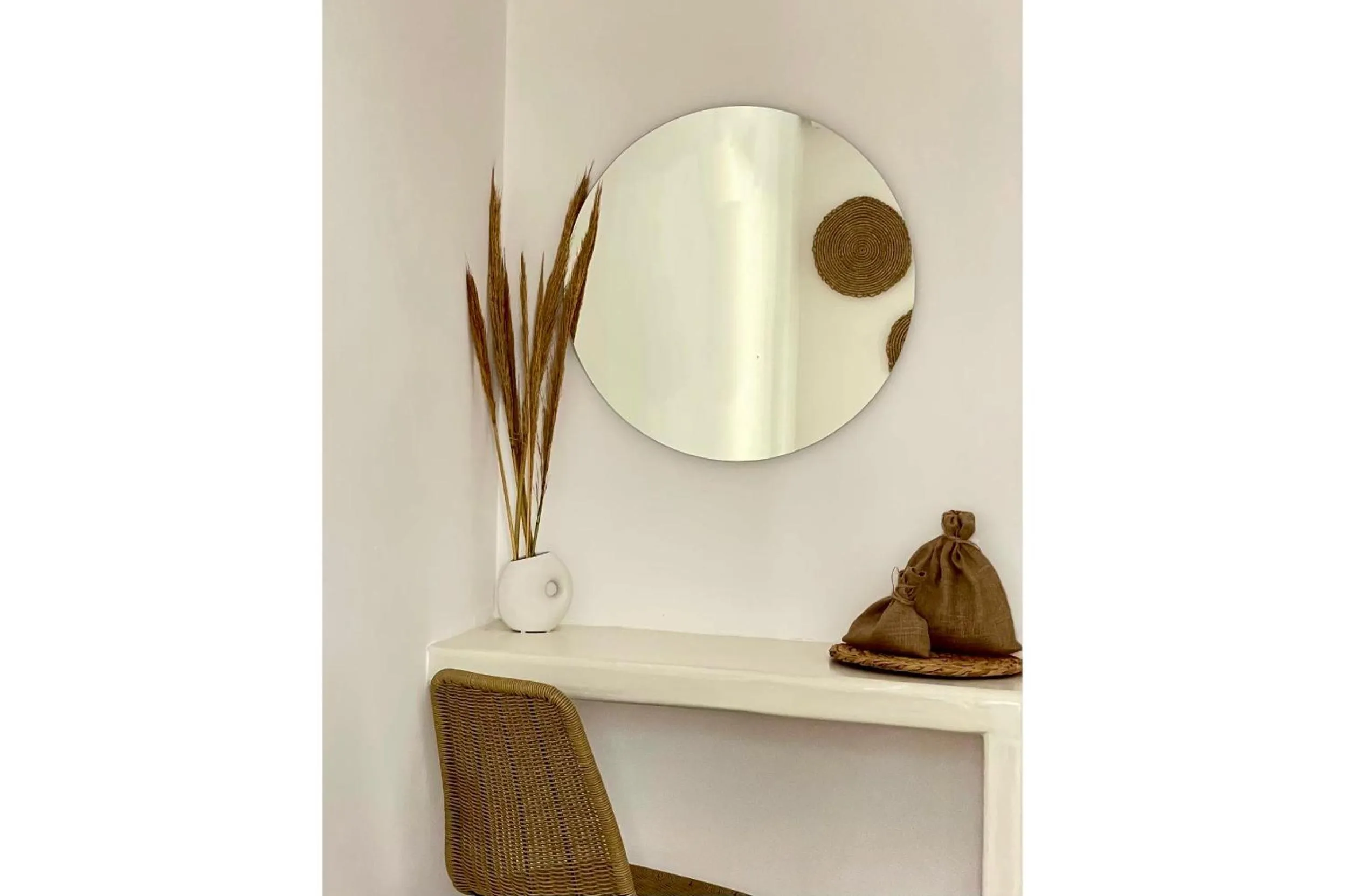 Seating area in Cal Day Rooms Santorini