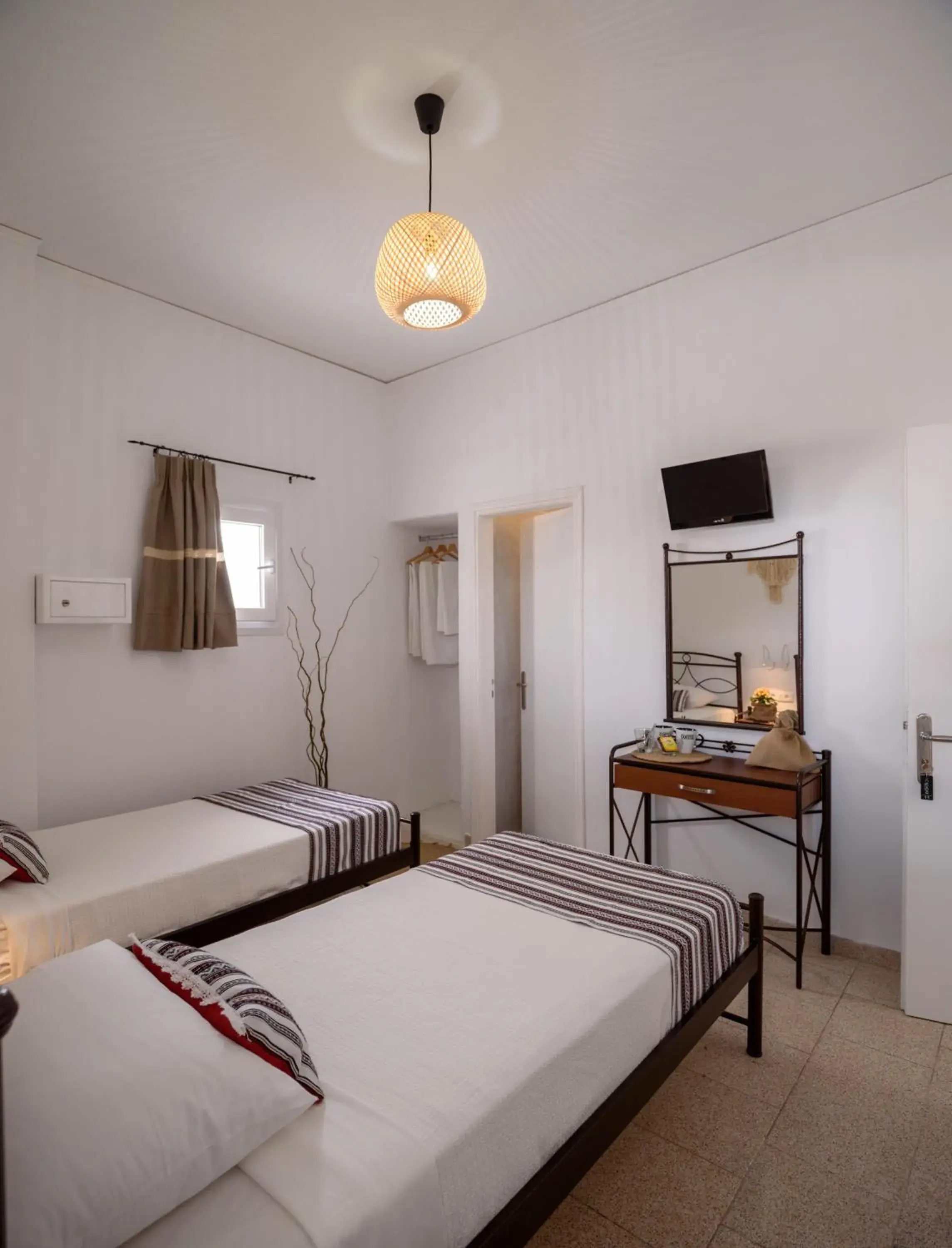 Budget Twin Room in Cal Day Rooms Santorini Budget Twin Room in Cal Day Rooms Santorini