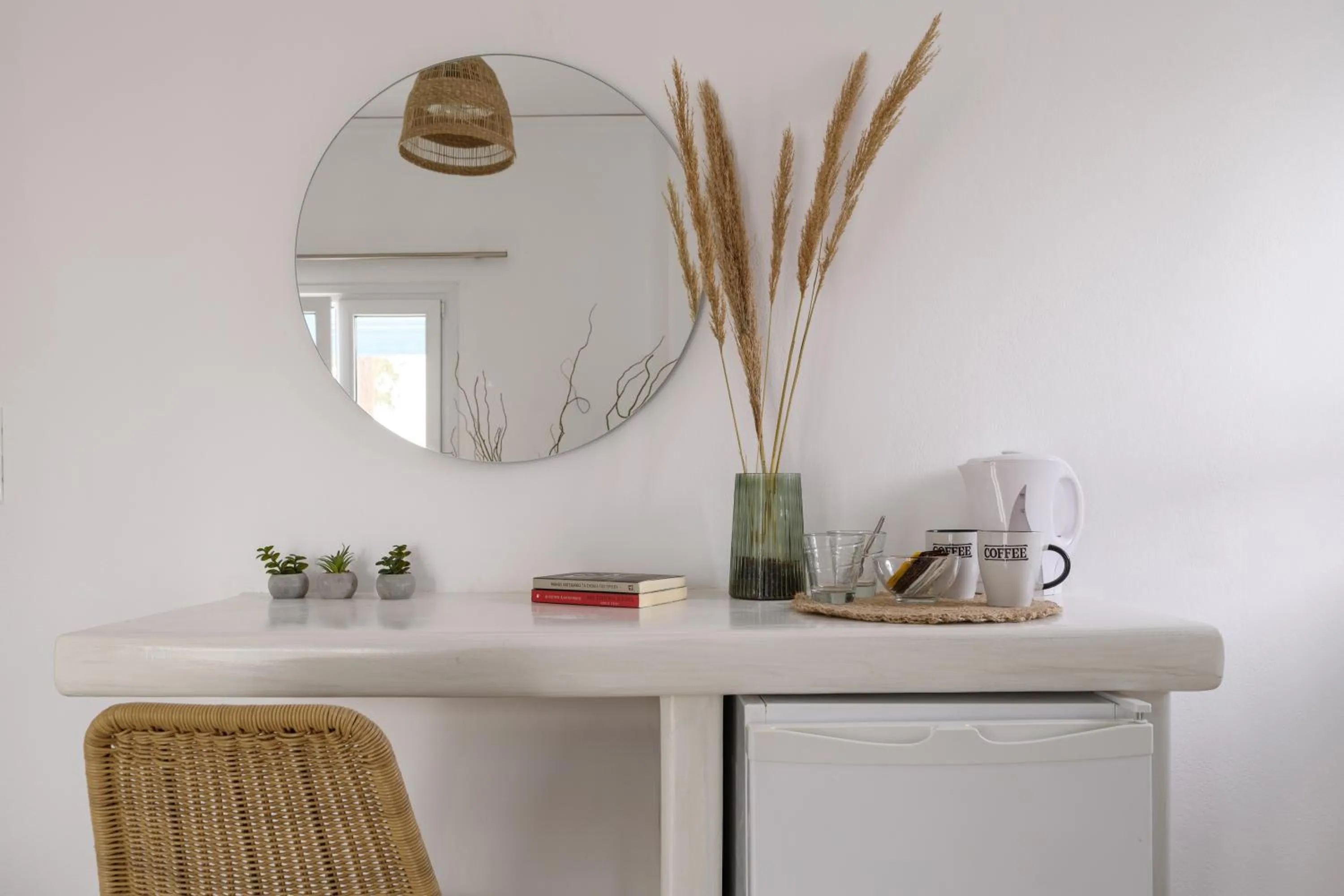 Coffee/tea facilities in Cal Day Rooms Santorini