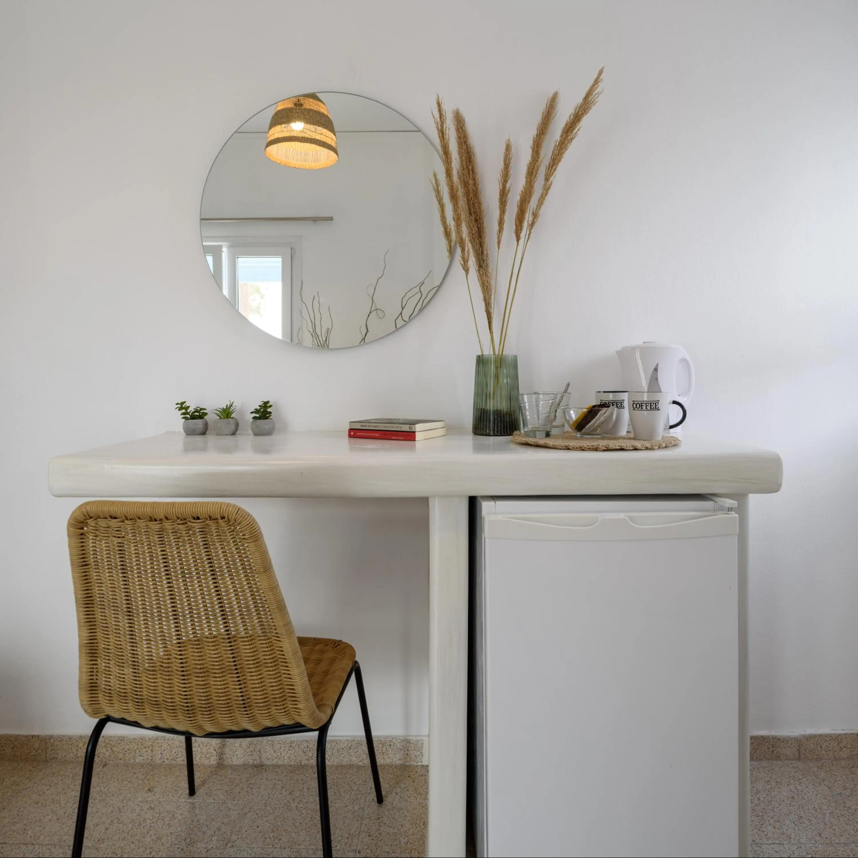 Coffee/tea facilities in Cal Day Rooms Santorini