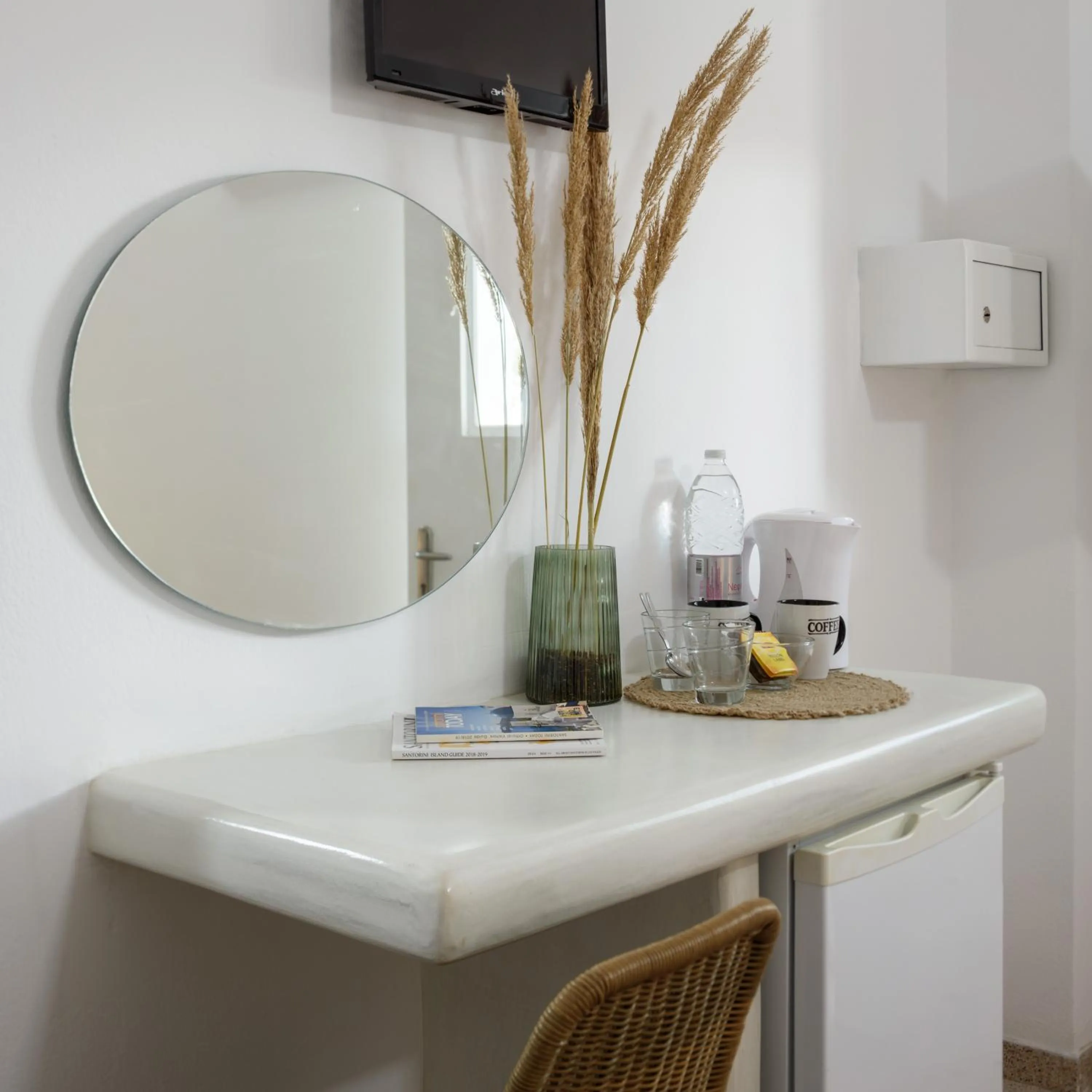 Coffee/tea facilities in Cal Day Rooms Santorini