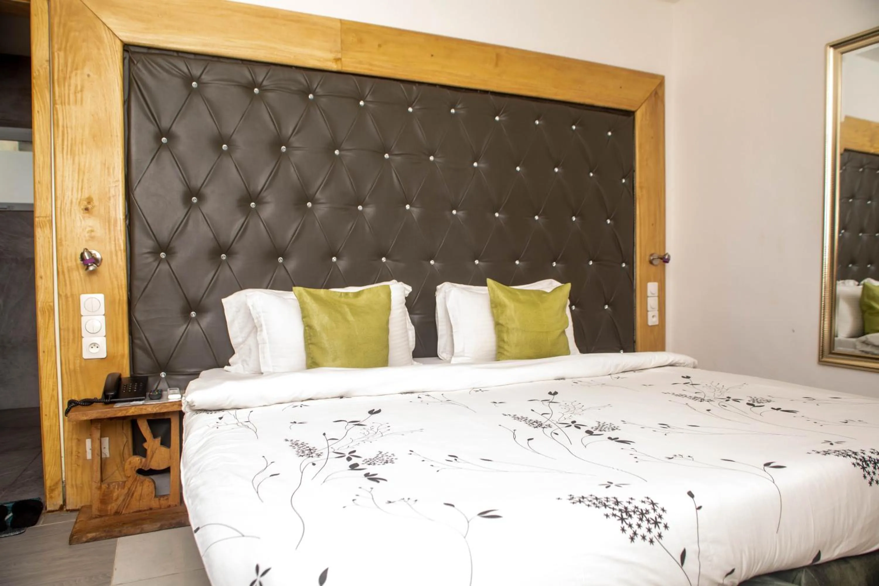 Bedroom, Bed in Hotel Les Orchidées