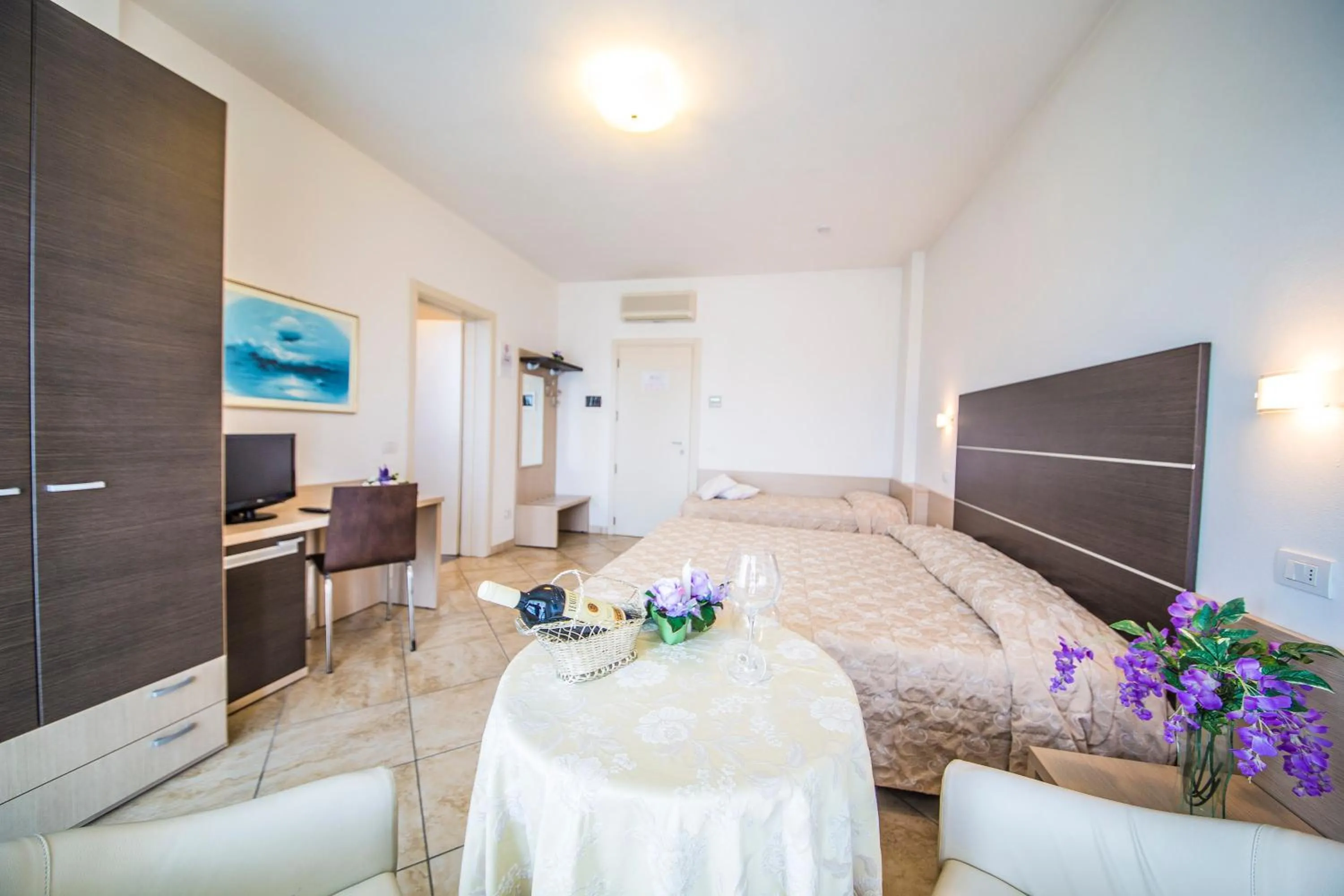 Photo of the whole room, Bed in Renzo Hotel