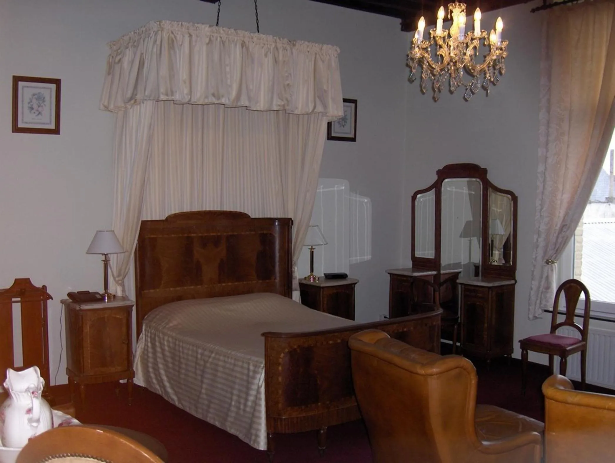 Photo of the whole room, Bed in Erasmus Hotel