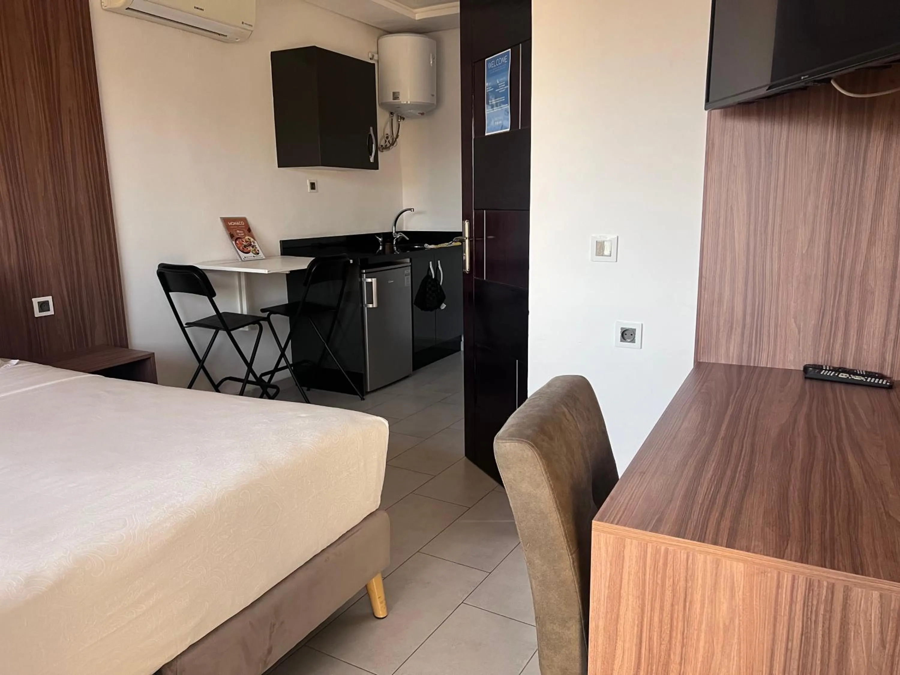 Bed in Appart Hotel Monaco