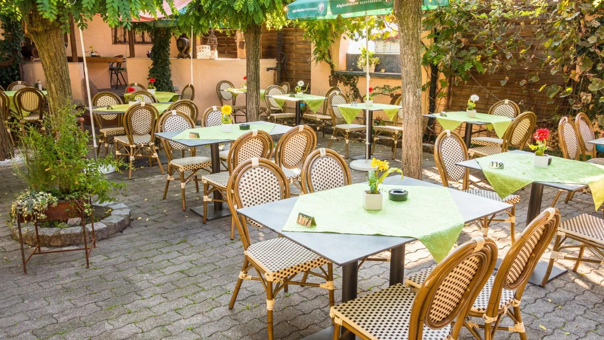 Garden in Hotel Neuenburger Hof