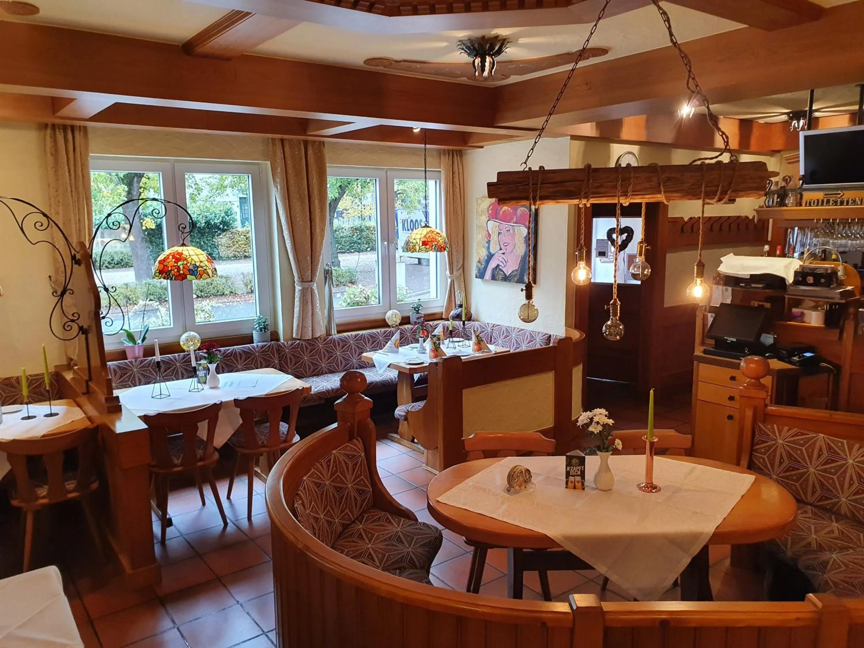 Restaurant/places to eat in Hotel Neuenburger Hof