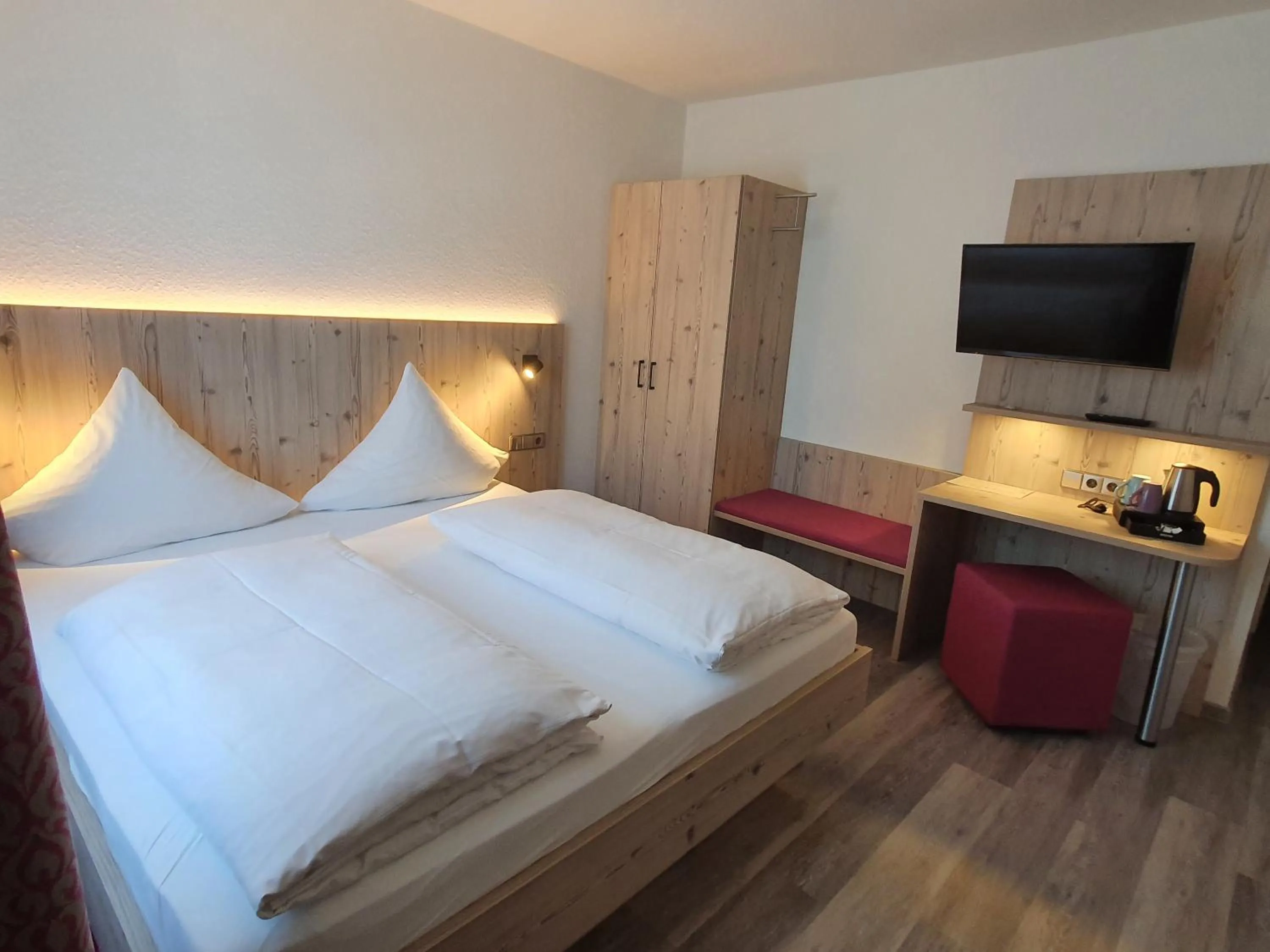 Photo of the whole room, Bed in Hotel Neuenburger Hof