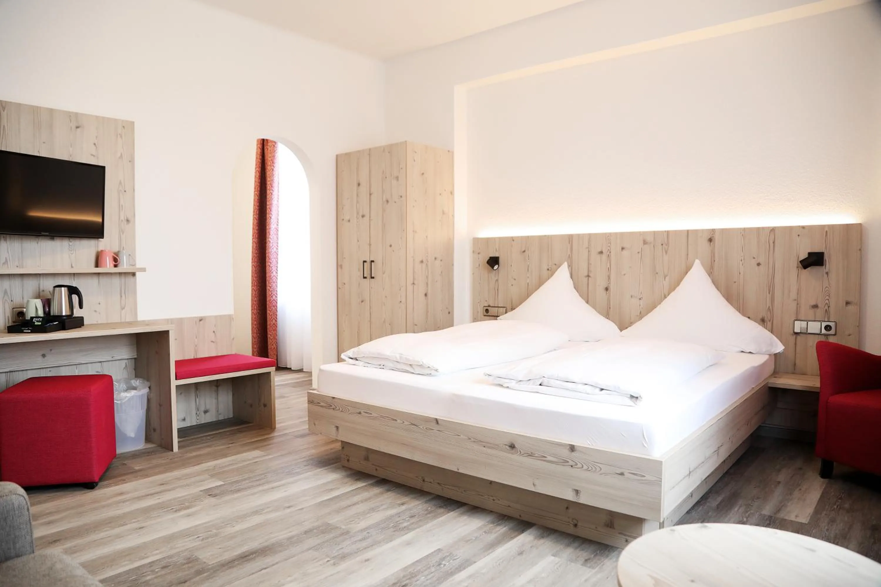 Photo of the whole room, Bed in Hotel Neuenburger Hof