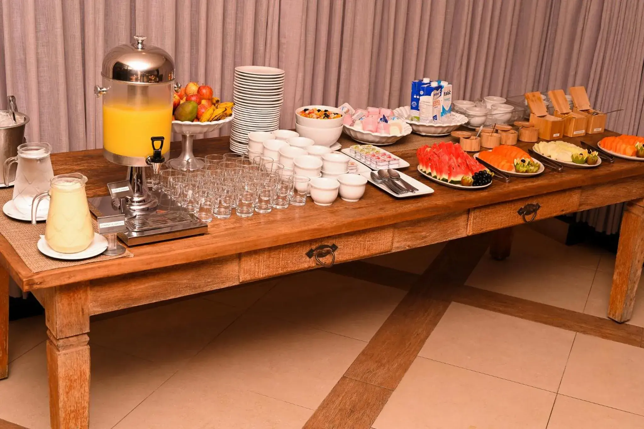 Breakfast in Gran Executive Hotel Breakfast in Gran Executive Hotel