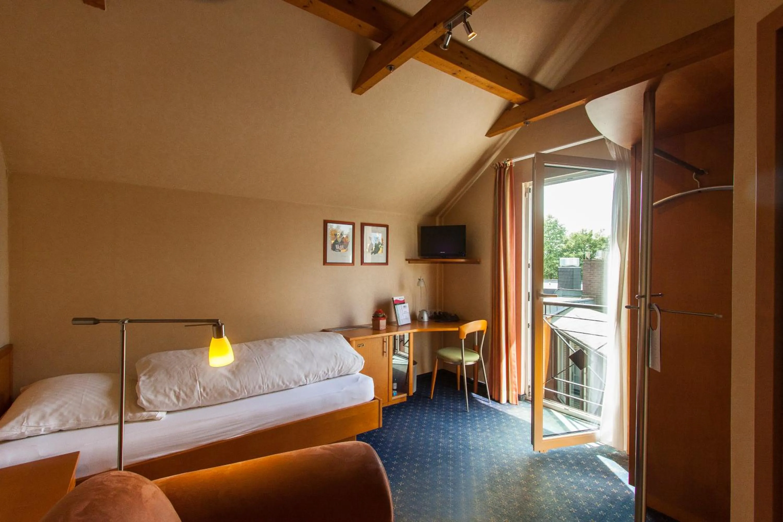 Photo of the whole room, Bed in Hotel Brügge