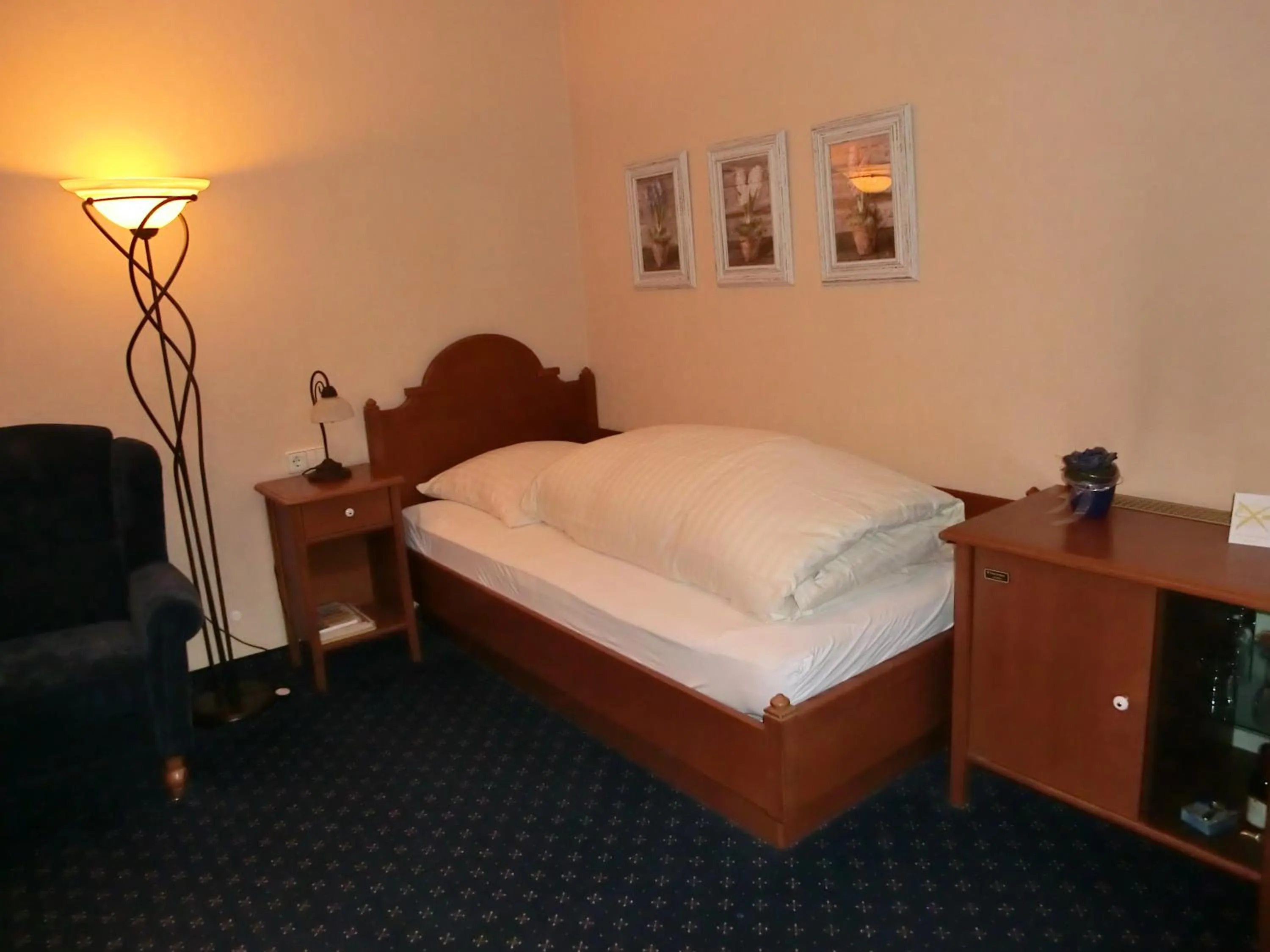 Photo of the whole room, Bed in Hotel Brügge