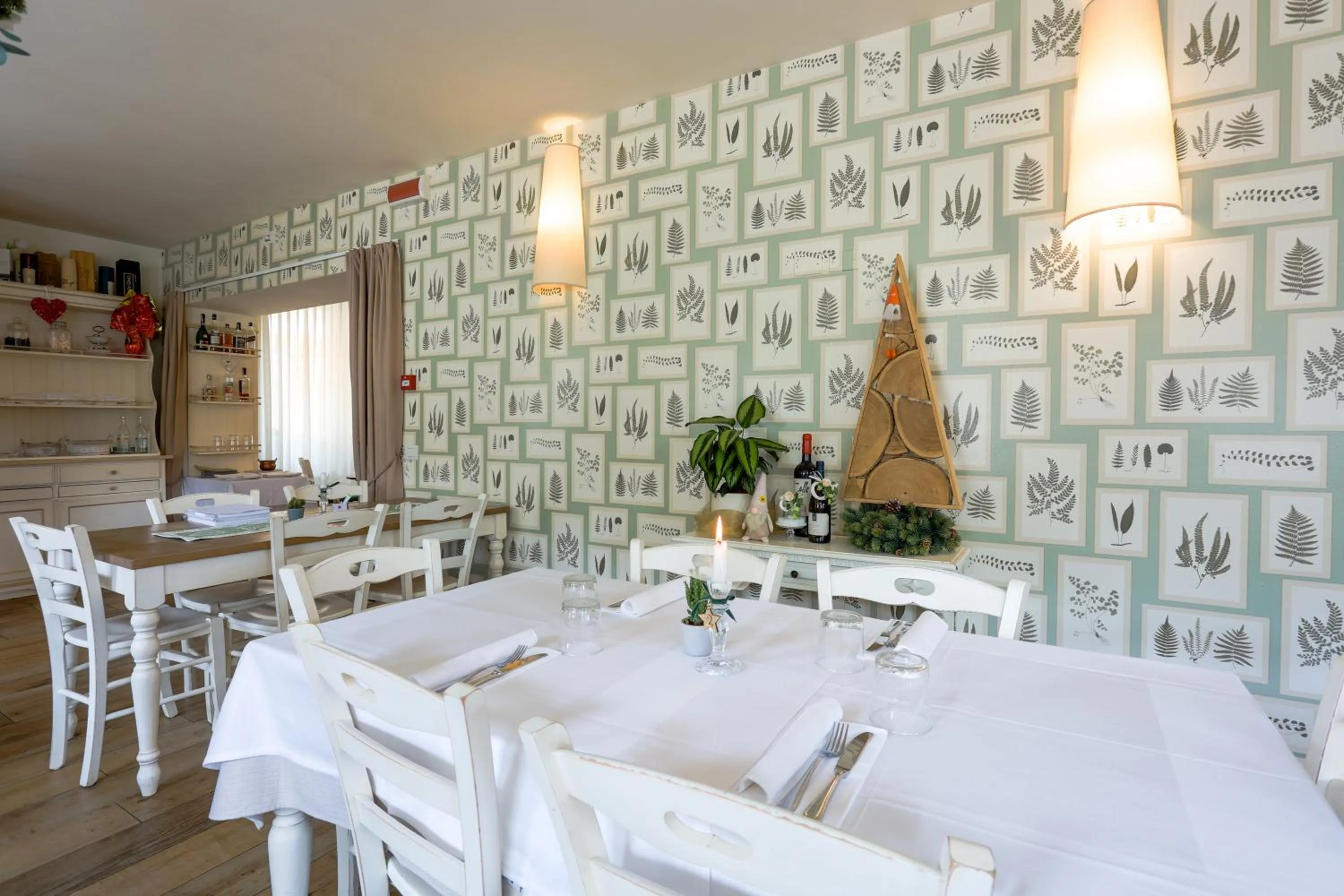 Restaurant/places to eat in Casa Leon d'Oro