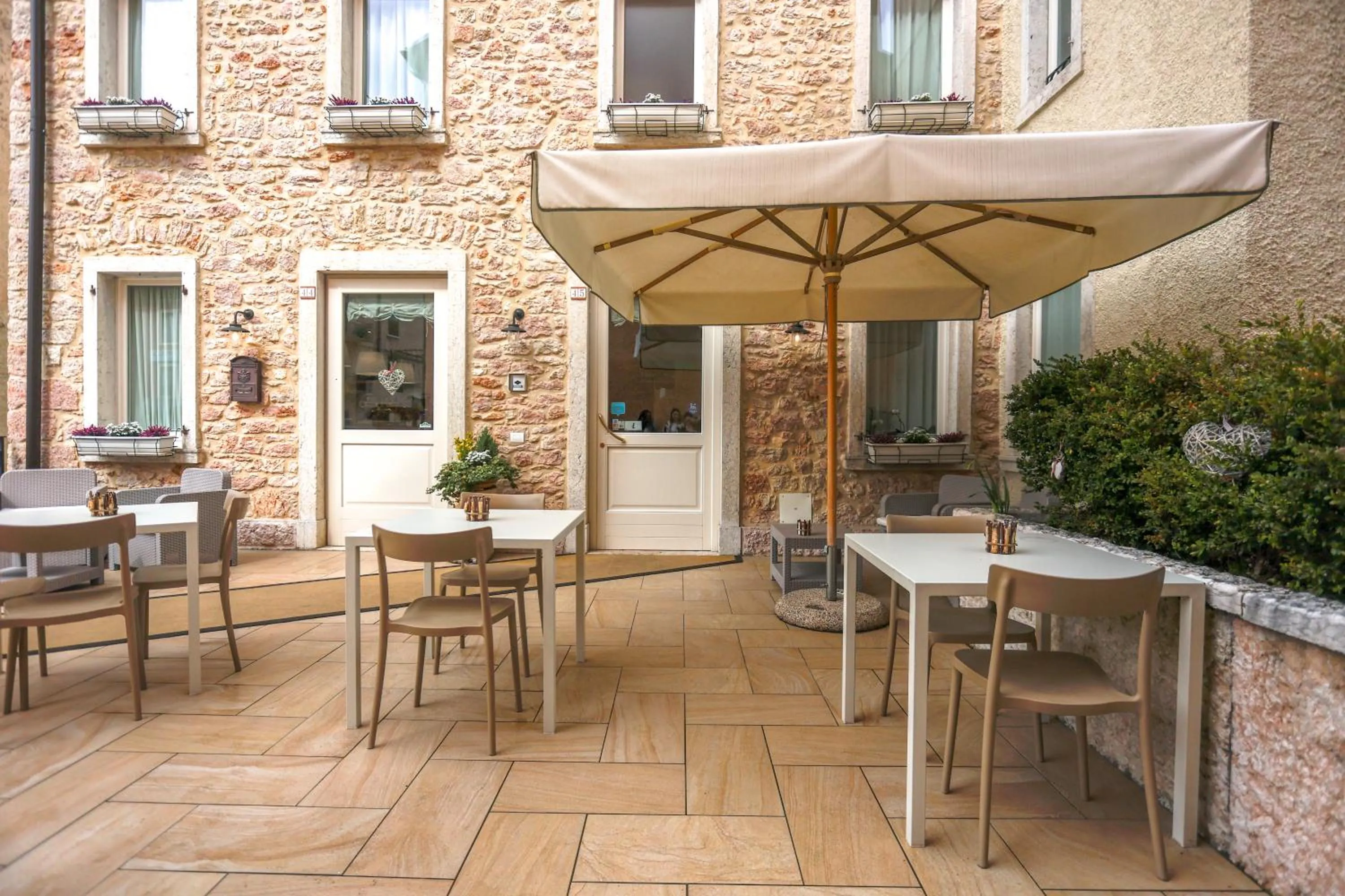 Restaurant/places to eat in Casa Leon d'Oro