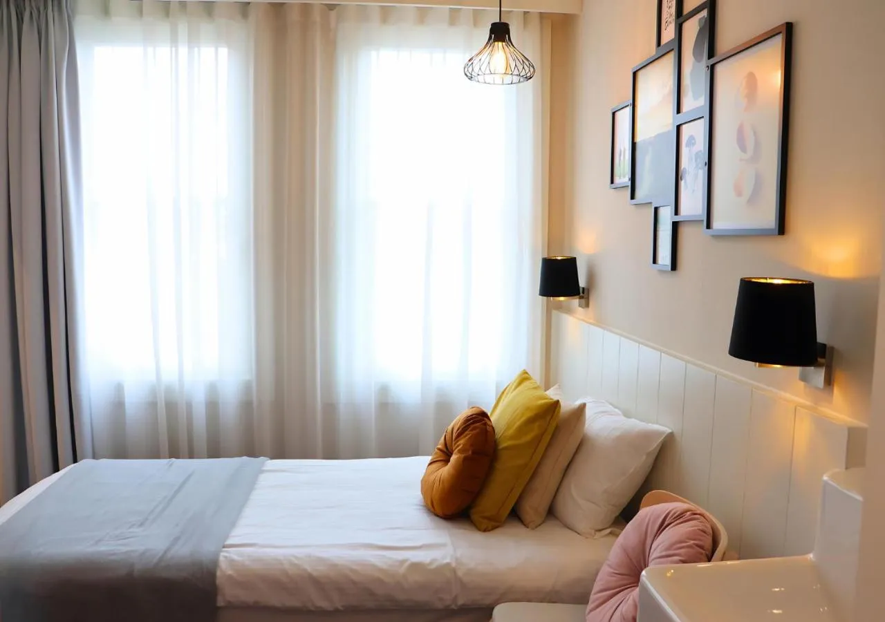 Bedroom, Bed in Leopold Hotel Ostend