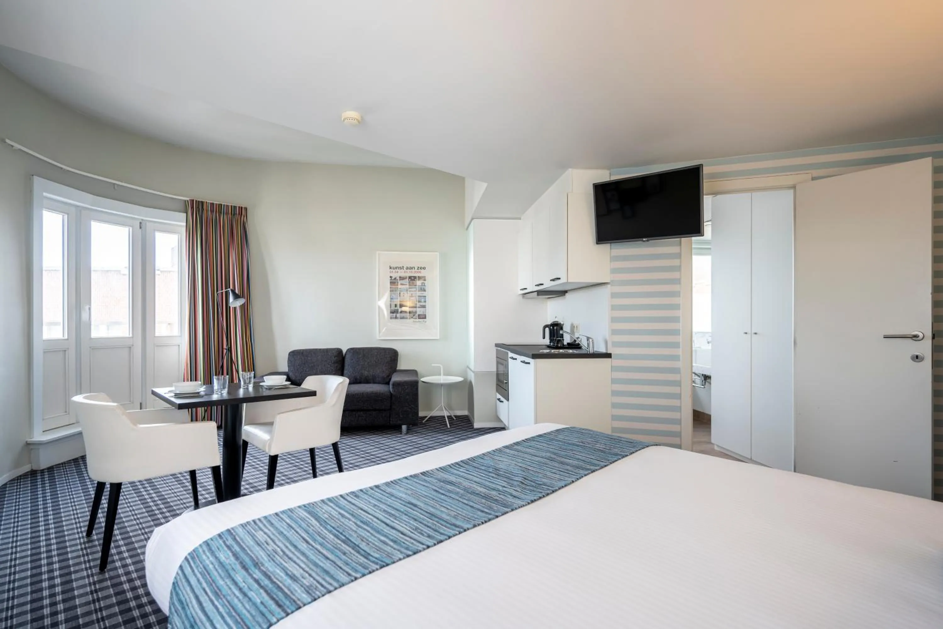 Bedroom, Bed in Leopold Hotel Ostend