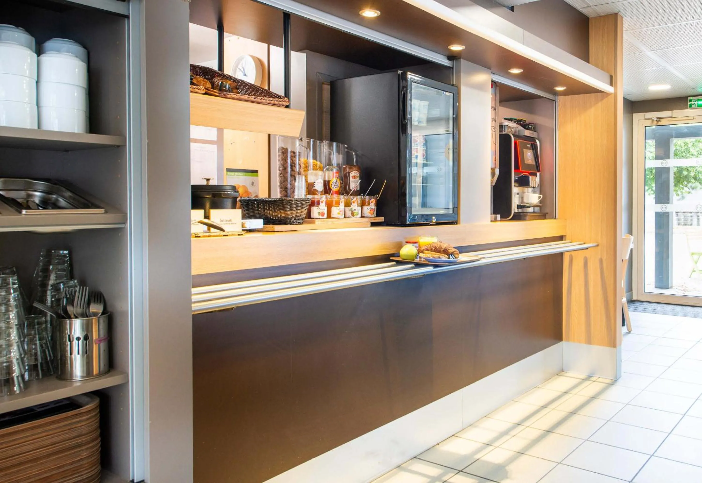 Buffet breakfast in B&B HOTEL Nantes Parc Expos La Chapelle