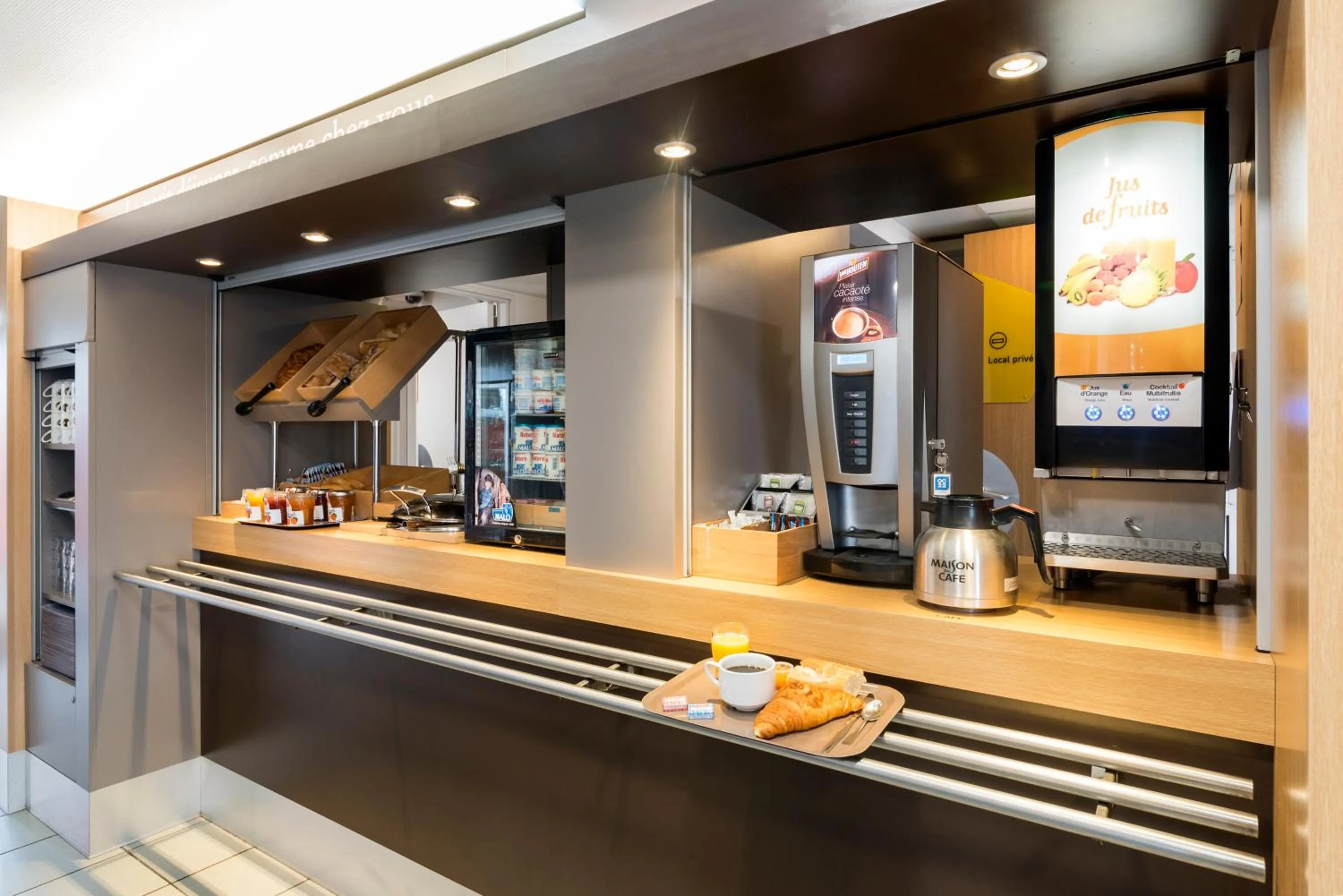 Restaurant/places to eat in B&B HOTEL Nantes Parc Expos La Chapelle