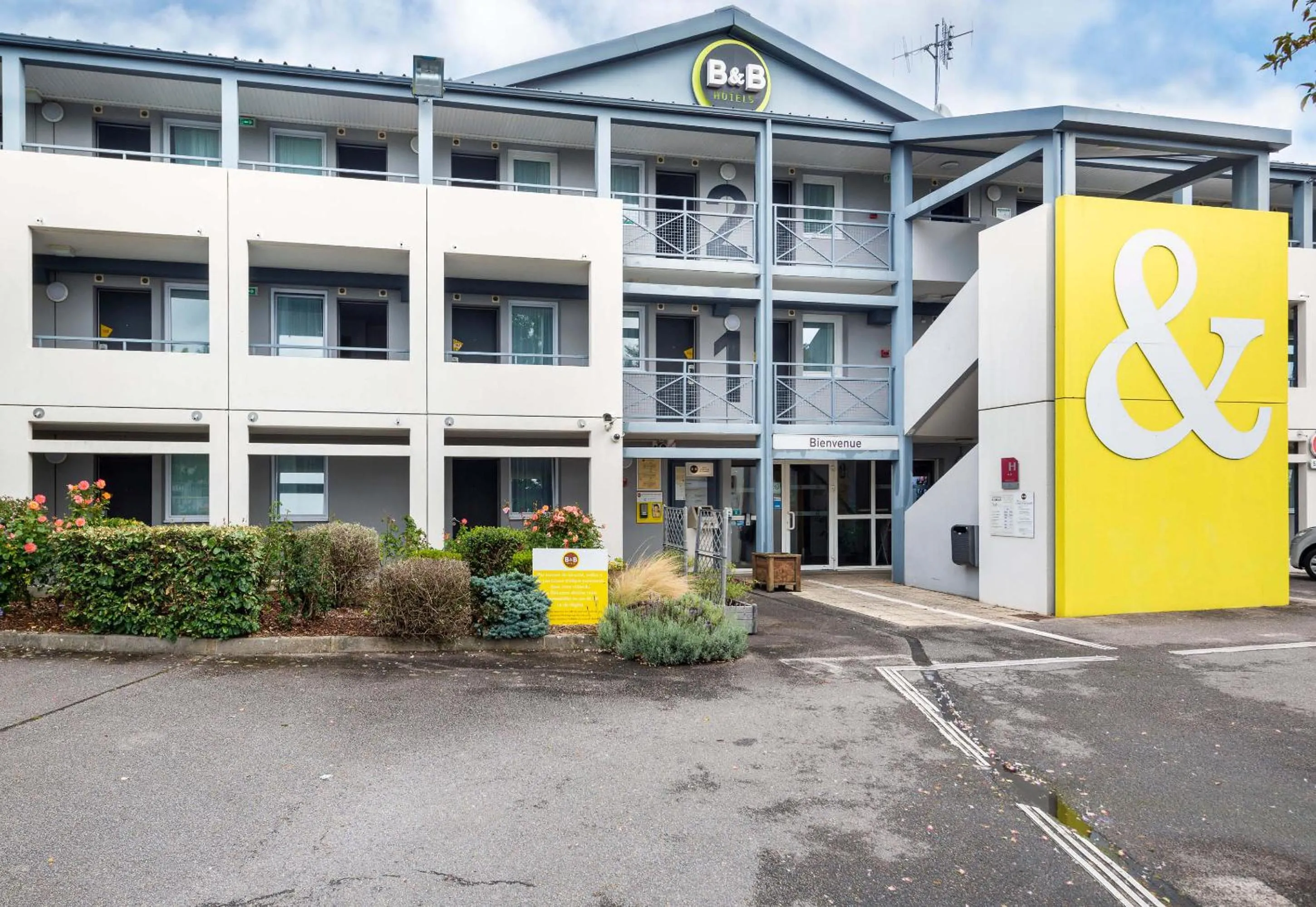 Property building in B&B HOTEL Nantes Parc Expos La Chapelle